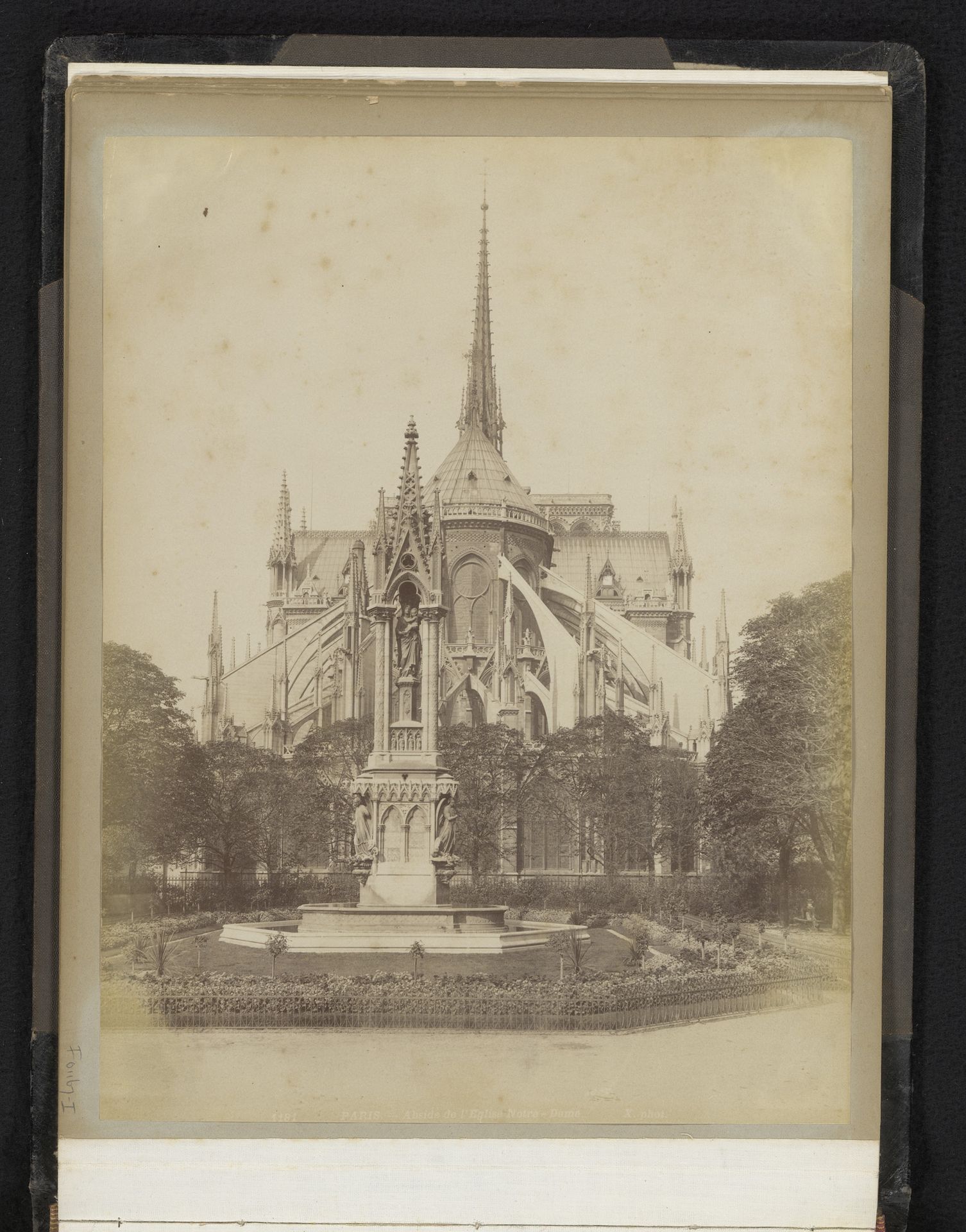 Apsis van de Notre-Dame van Parijs by X phot.