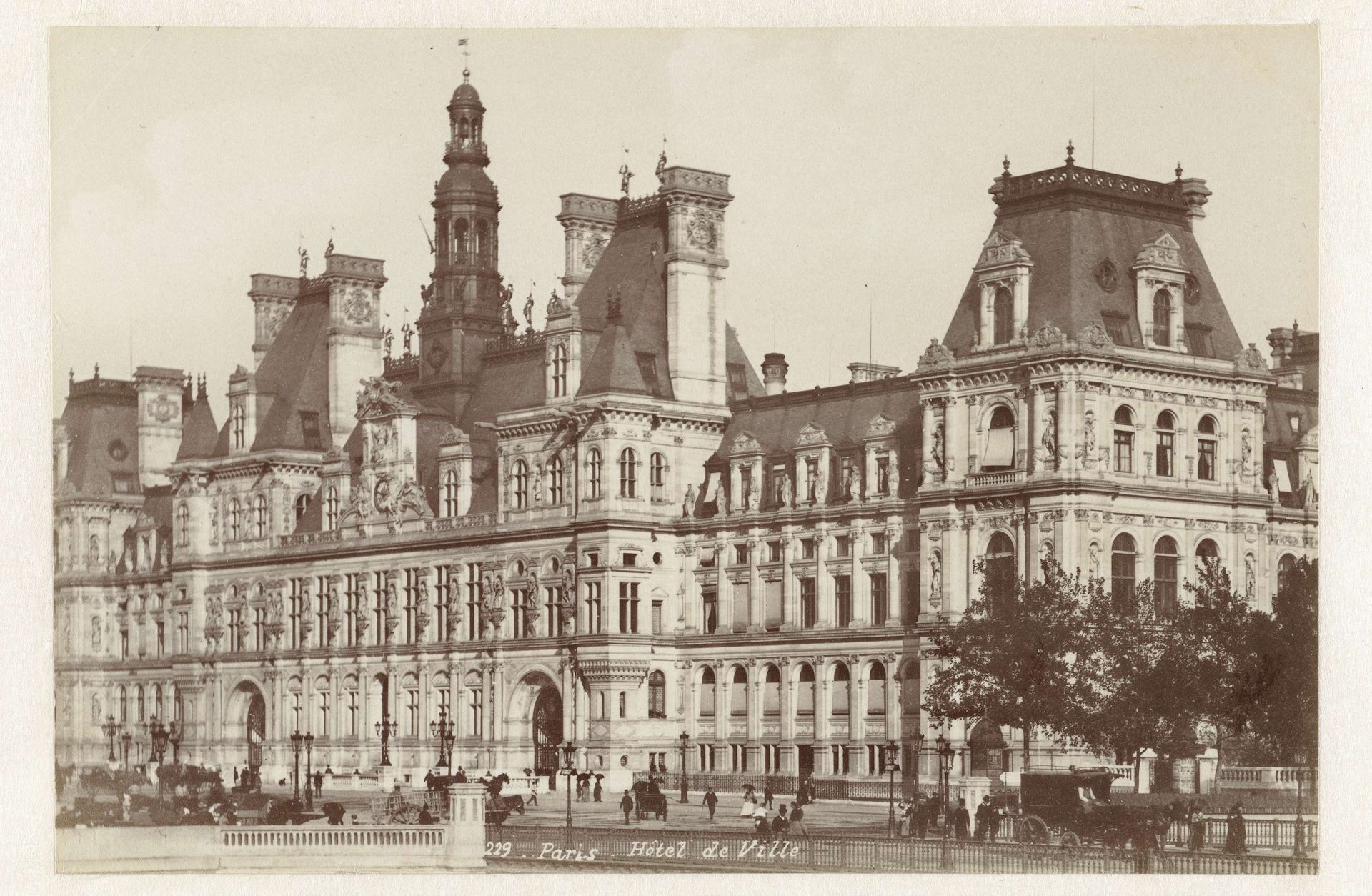 Stadhuis in Parijs by Anonymous