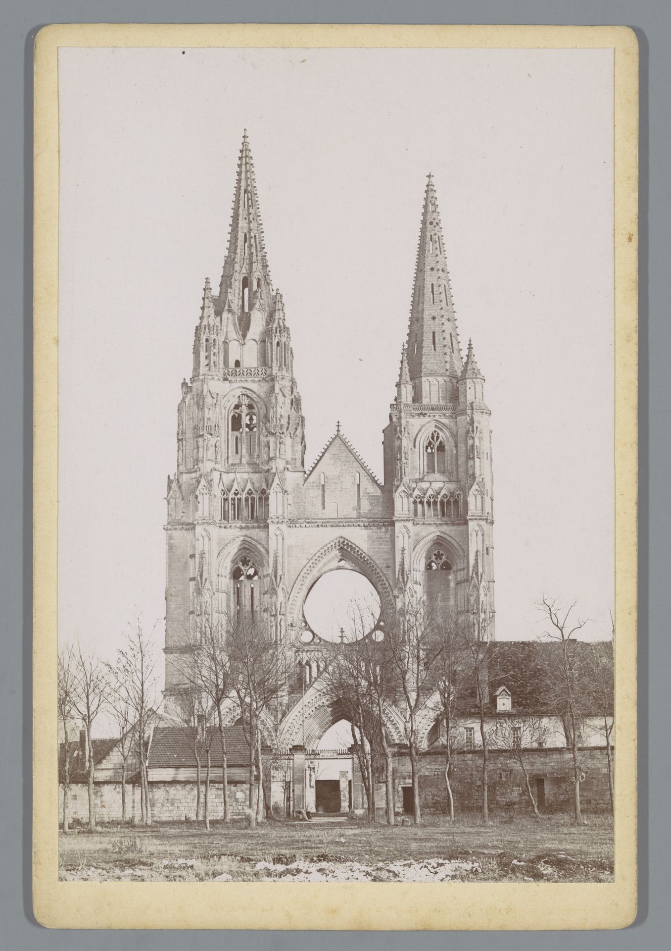 Abdijkerk Saint-Jean des Vignes te Soissons by Vergnol