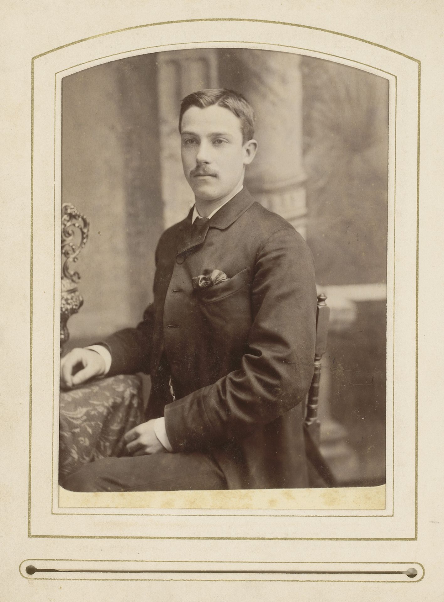 Portret van een man met snor by R.W. Gibbs