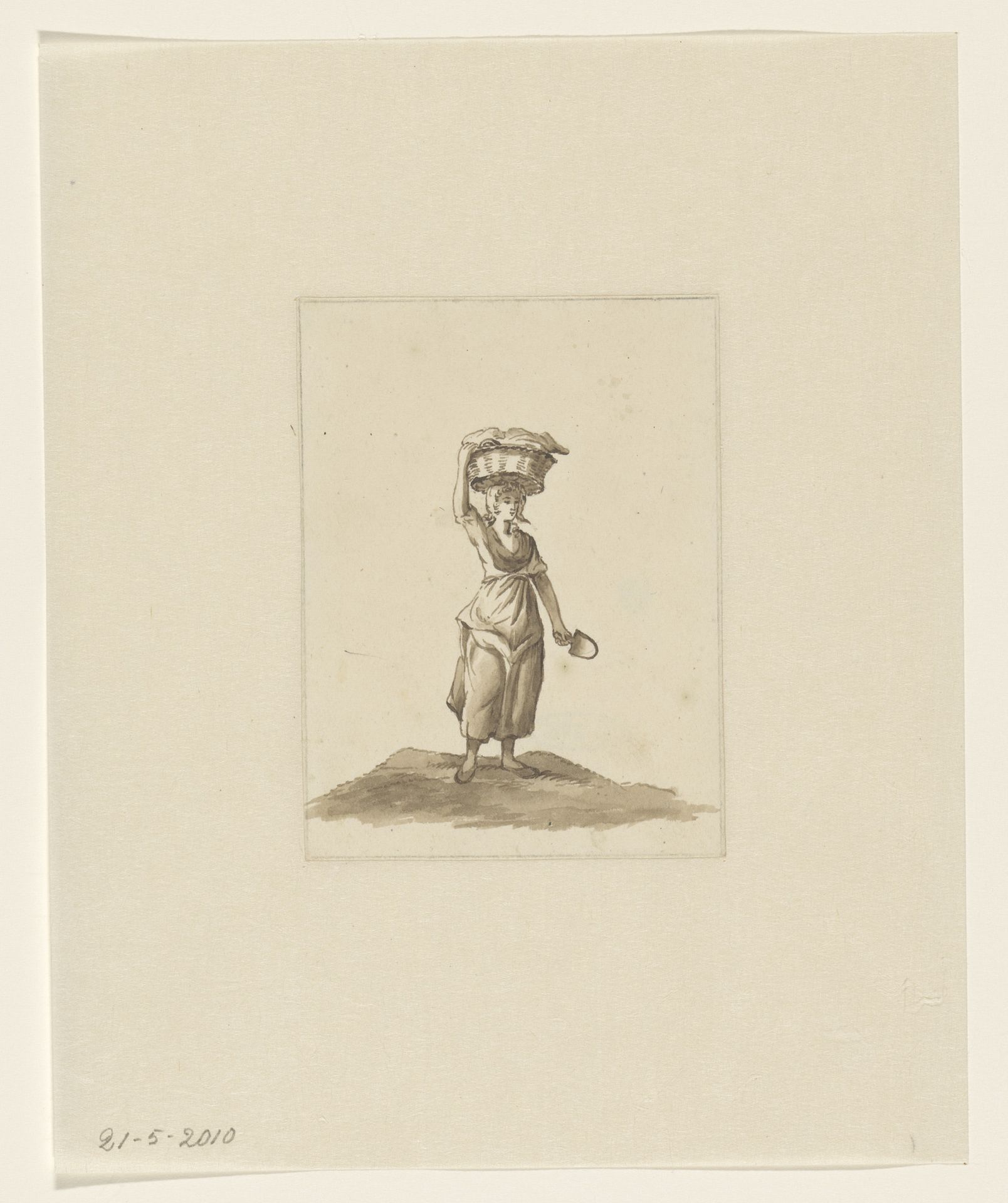 Wandelende vrouw met mand en schopje by Joannes Pieter Visser Bender