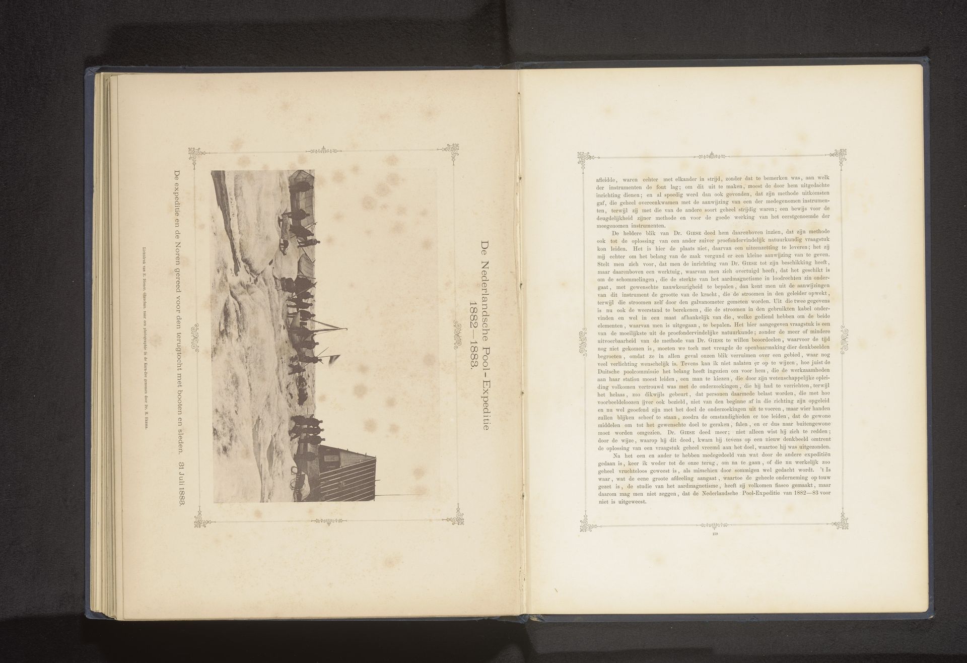 Gezelschap expeditieleden maken zich gereed voor de terugtocht met boten en sleeën by H. Ekama