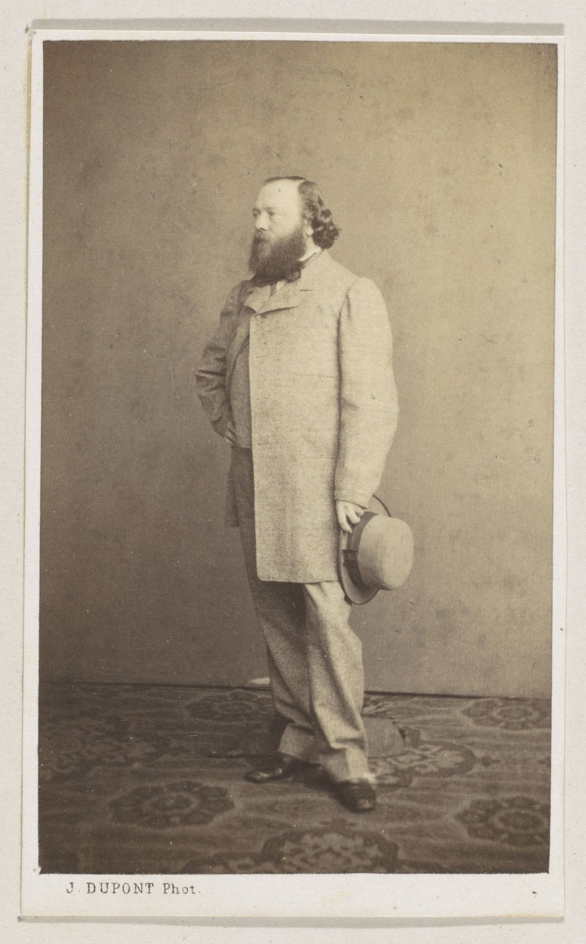 Portret van de schilder Victor Lagye, ten voeten uit by Joseph Dupont