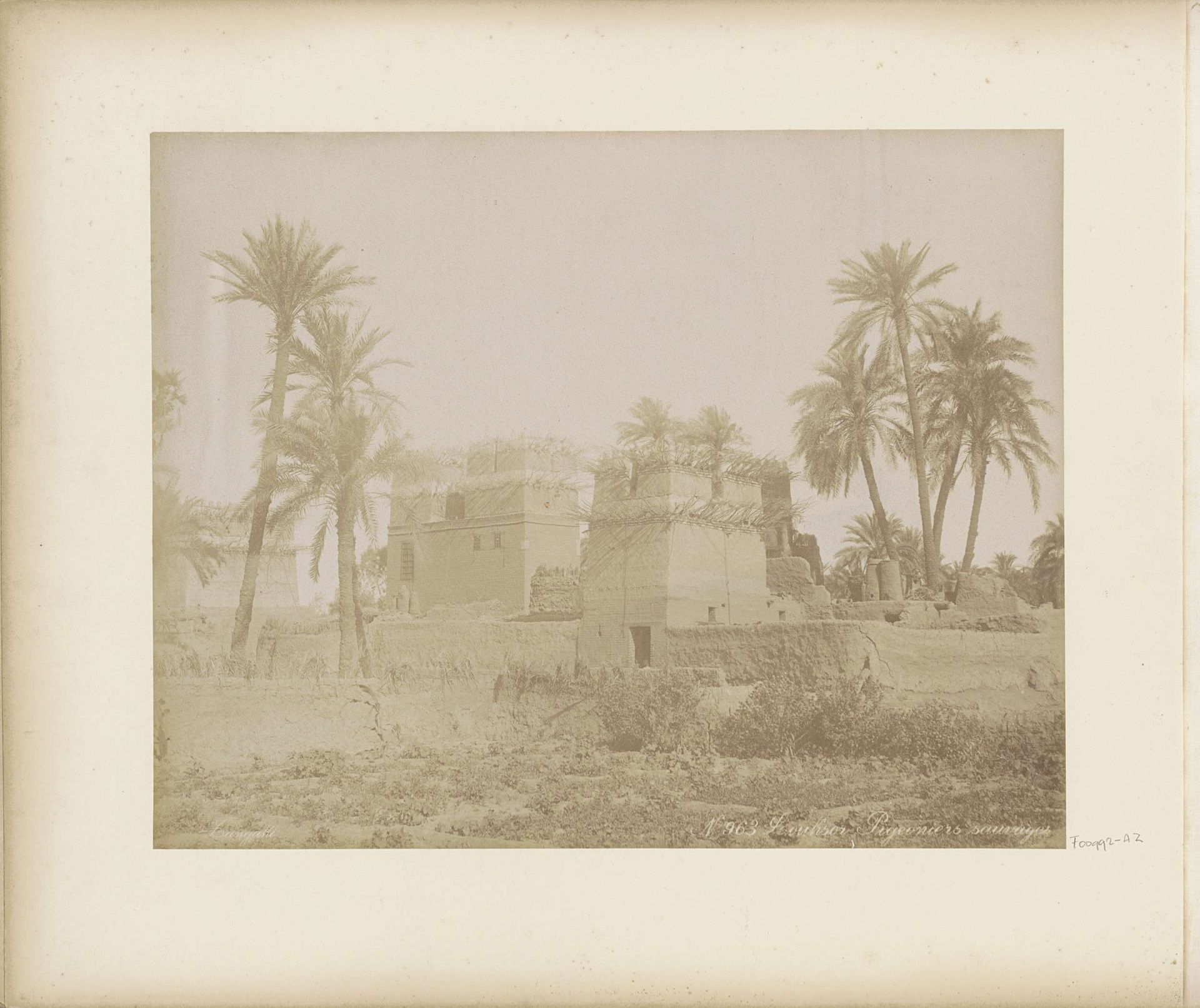 Duiventorens in Luxor by C. & G. Zangaki