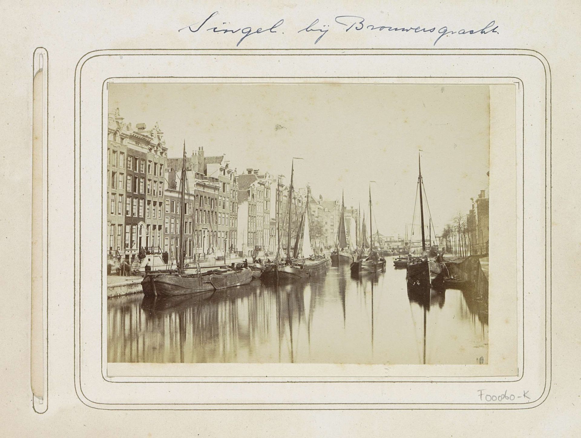 Gezicht op het Singel bij de Brouwersgracht by Andries Jager