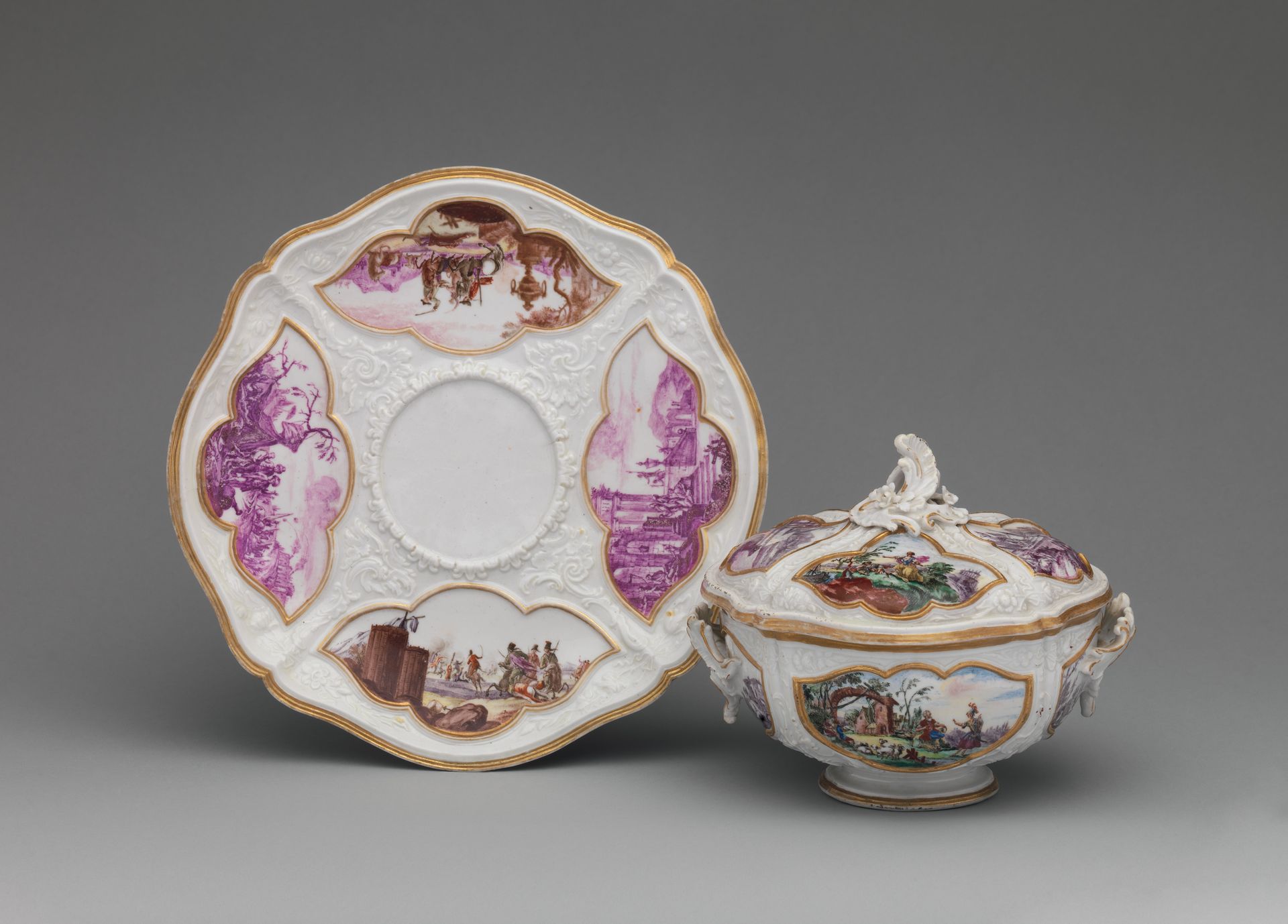 Covered bowl and stand by Le Nove Porcelain Manufactory
