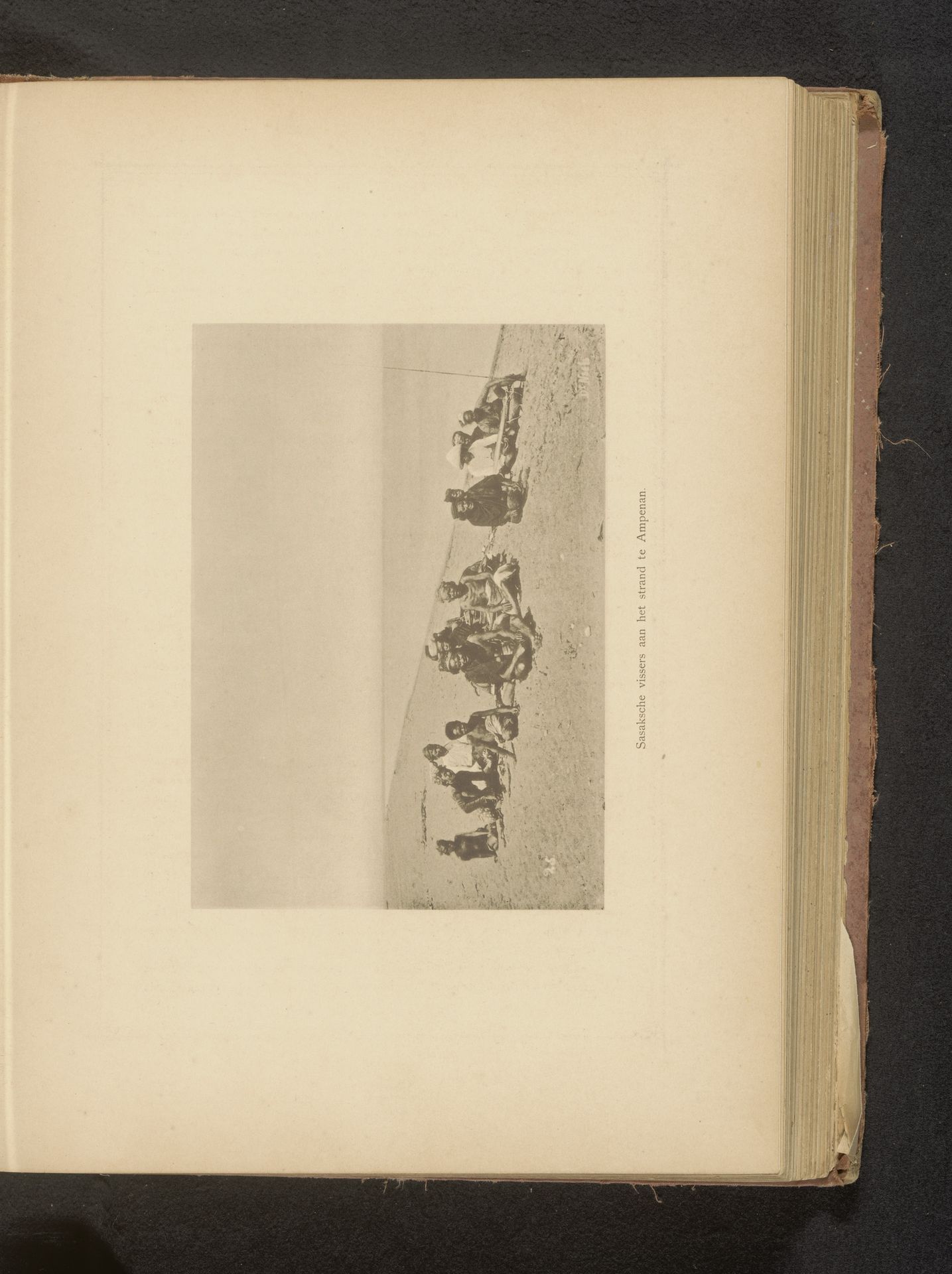 Vissers op het strand te Ampenan by Christiaan Johan Neeb