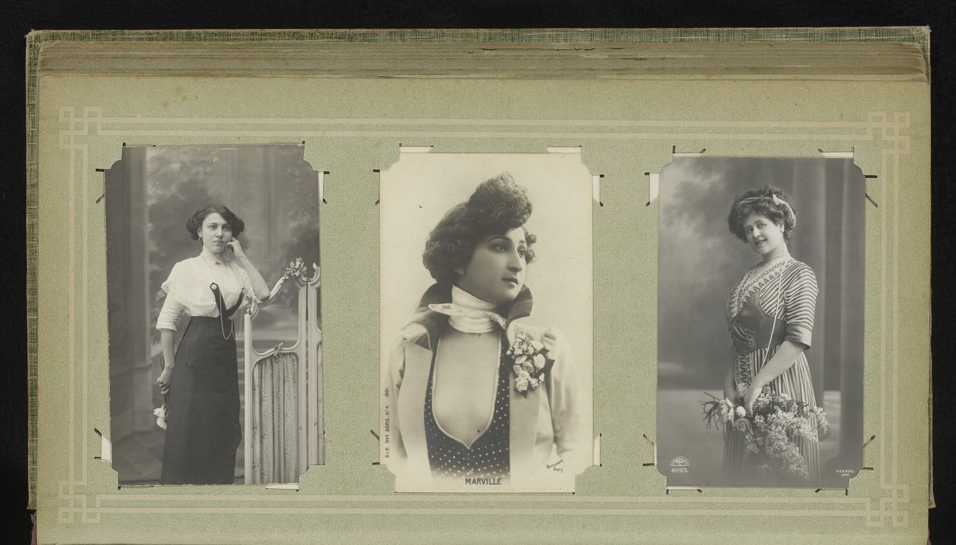 Drie portretten van vrouwen, onder wie Maria Marville by Ch. Reutlinger