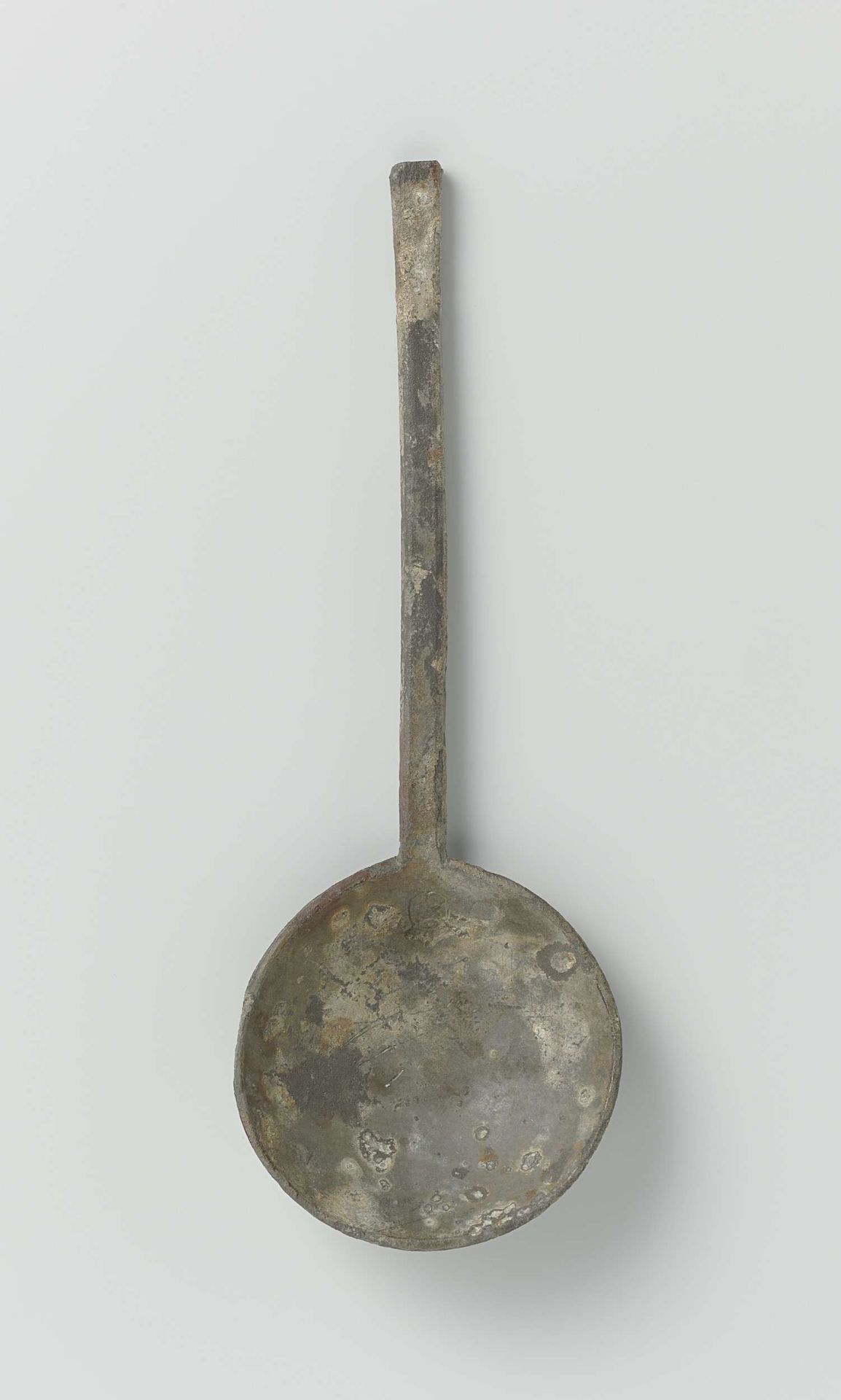 Lepel met ronde bak en een zeszijdige steel by Anonymous