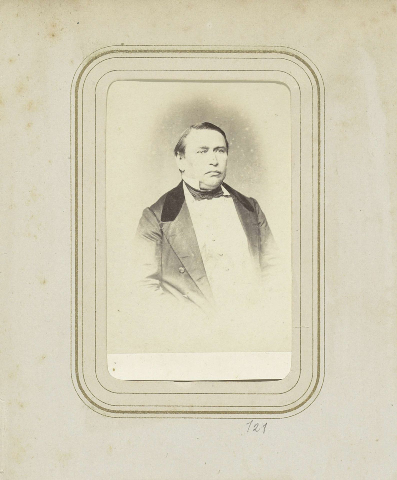 Portret van mogelijk oud-resident N.D. Lammers-Van Toorenburg by Woodbury & Page
