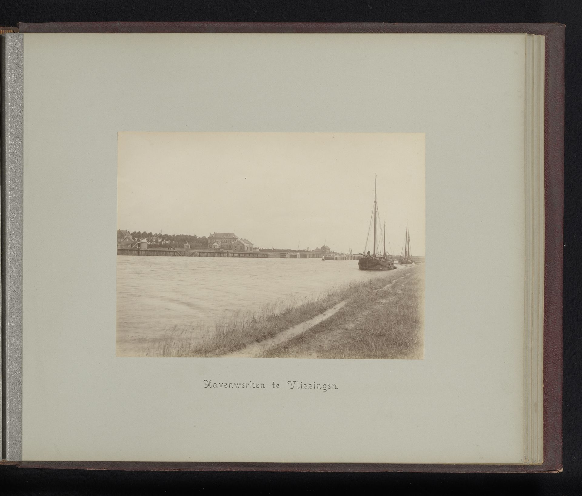 Gezicht op de haven van Vlissingen by Carl Emil Mögle