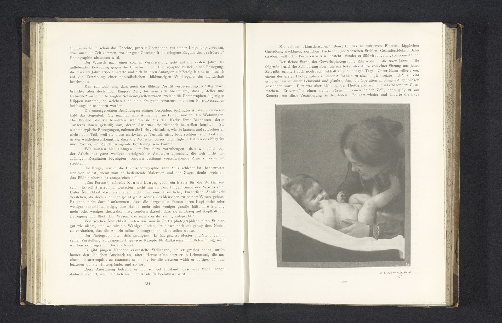 Moeder en kind by M. & T. Bernoulli