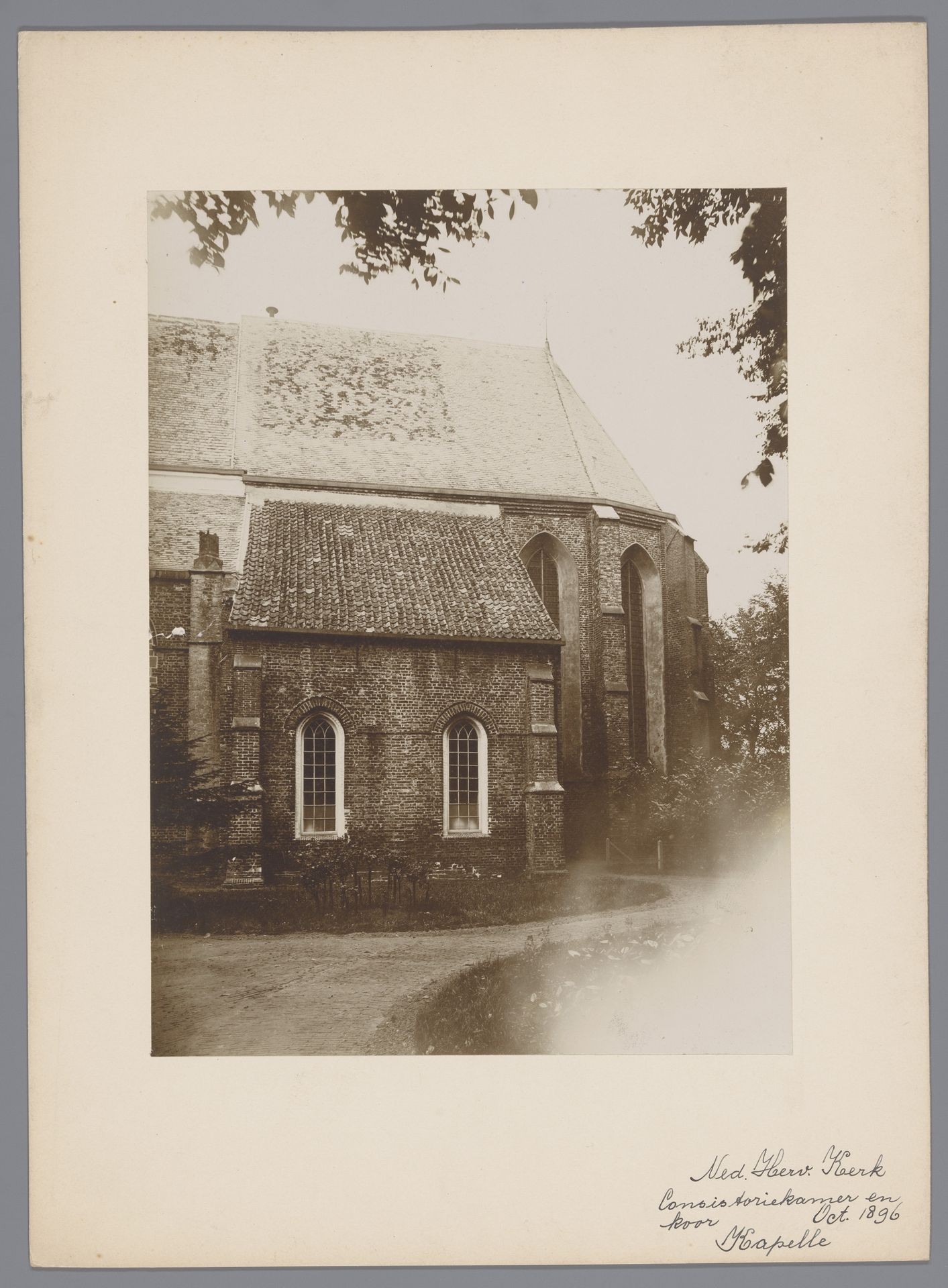 Gezicht op de consistoriekamer van de Hervormde Kerk te Kapelle by anoniem (Monumentenzorg)
