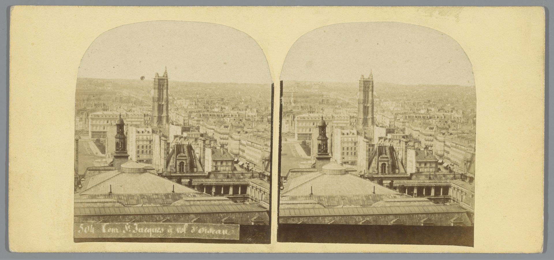 Gezicht op Parijs met Rue de Rivoli en de Tour Saint-Jacques by Anonymous