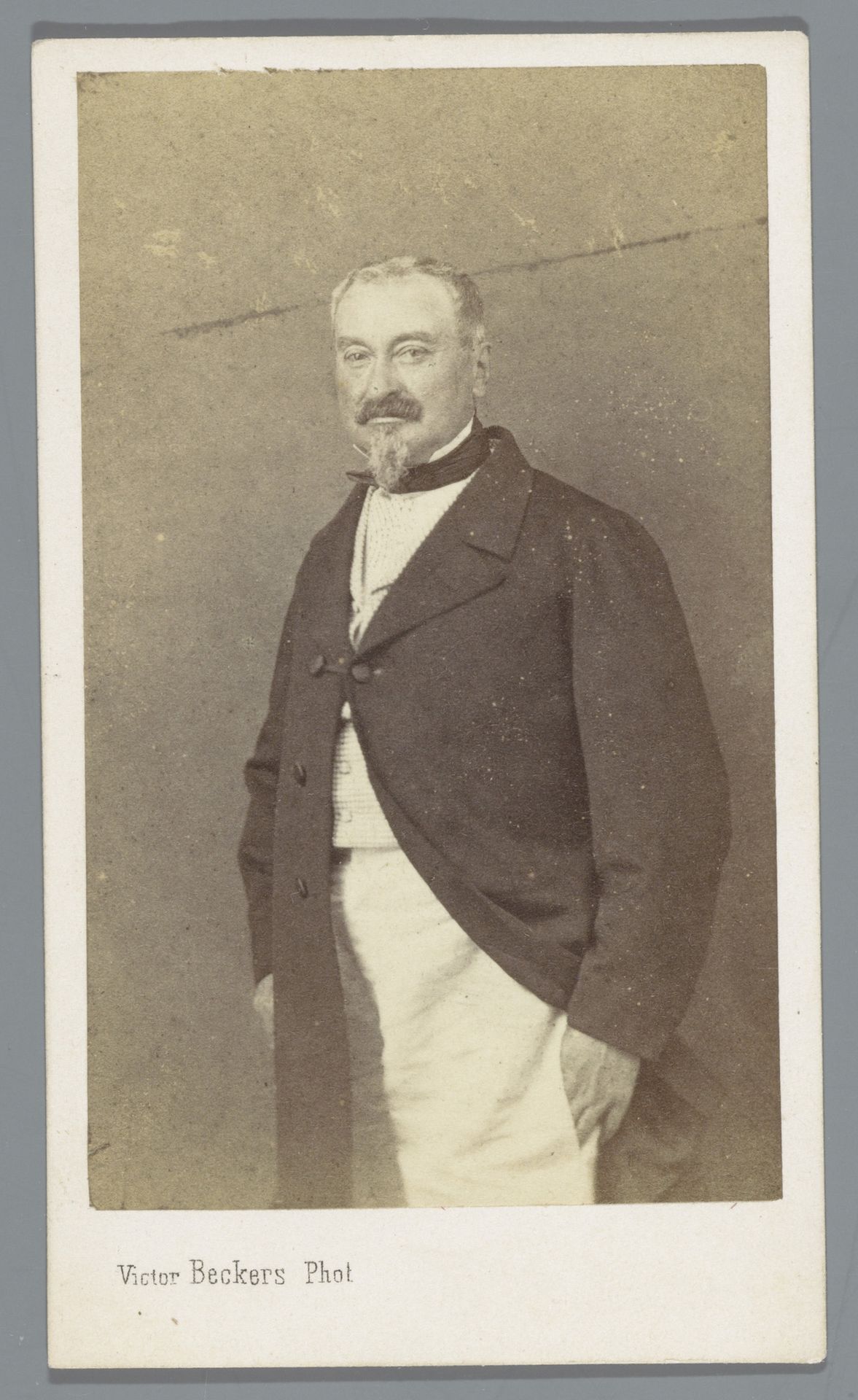 Portret van een onbekende man by Victor Beckers