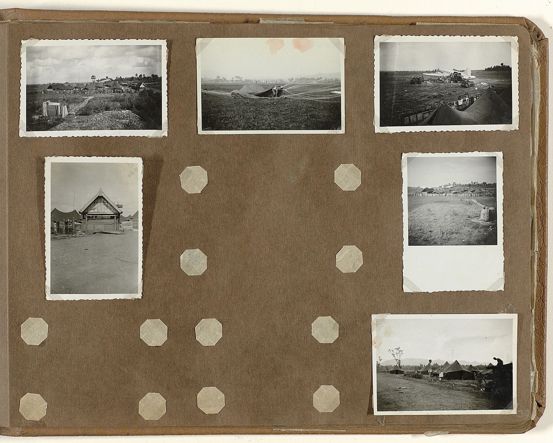 Vliegveld met tentenkamp by Anonymous
