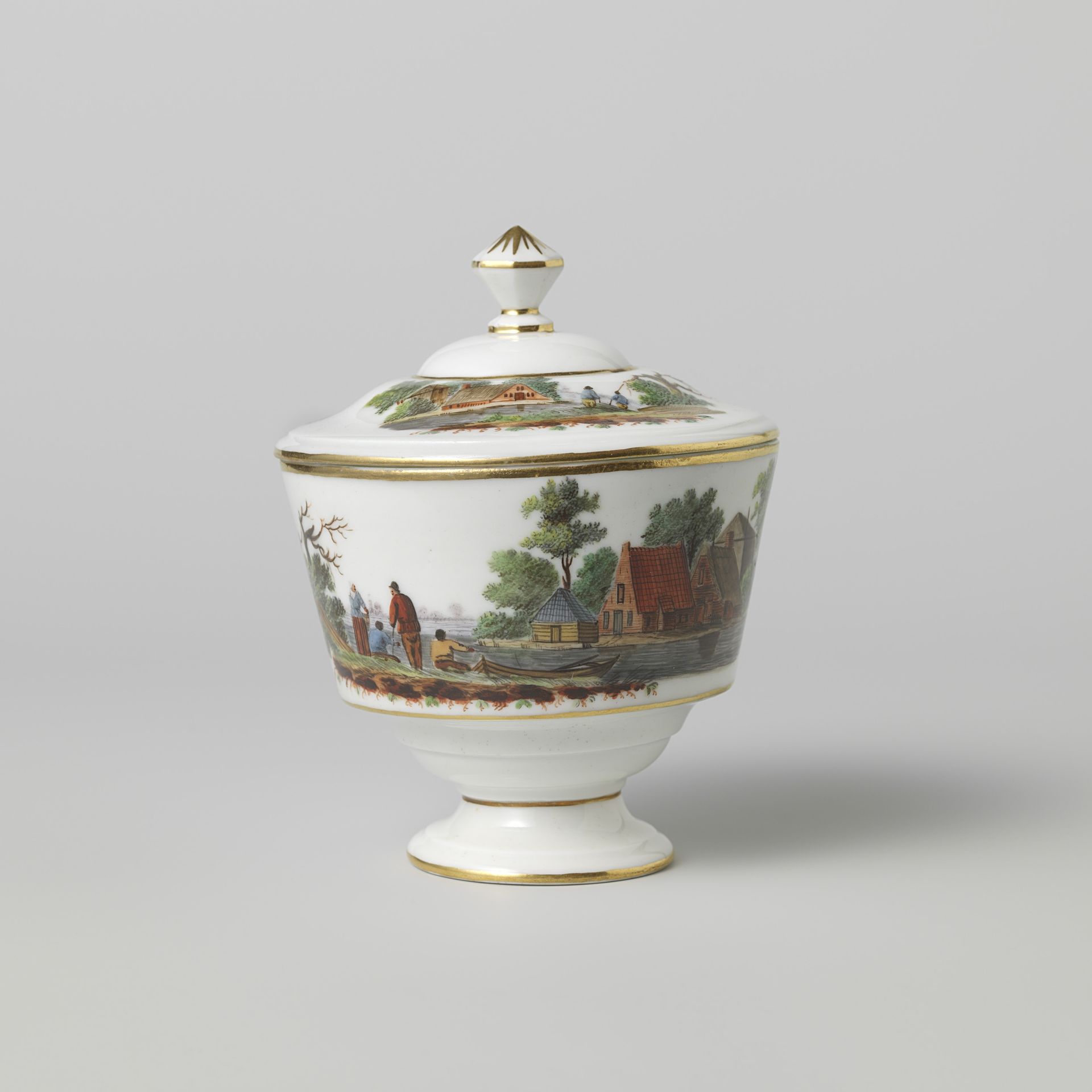 Suikerpot, beschilderd met een rivierlandschap met boerderijen en figuren by Koninklijke Porseleinfabriek Dommer & Co.