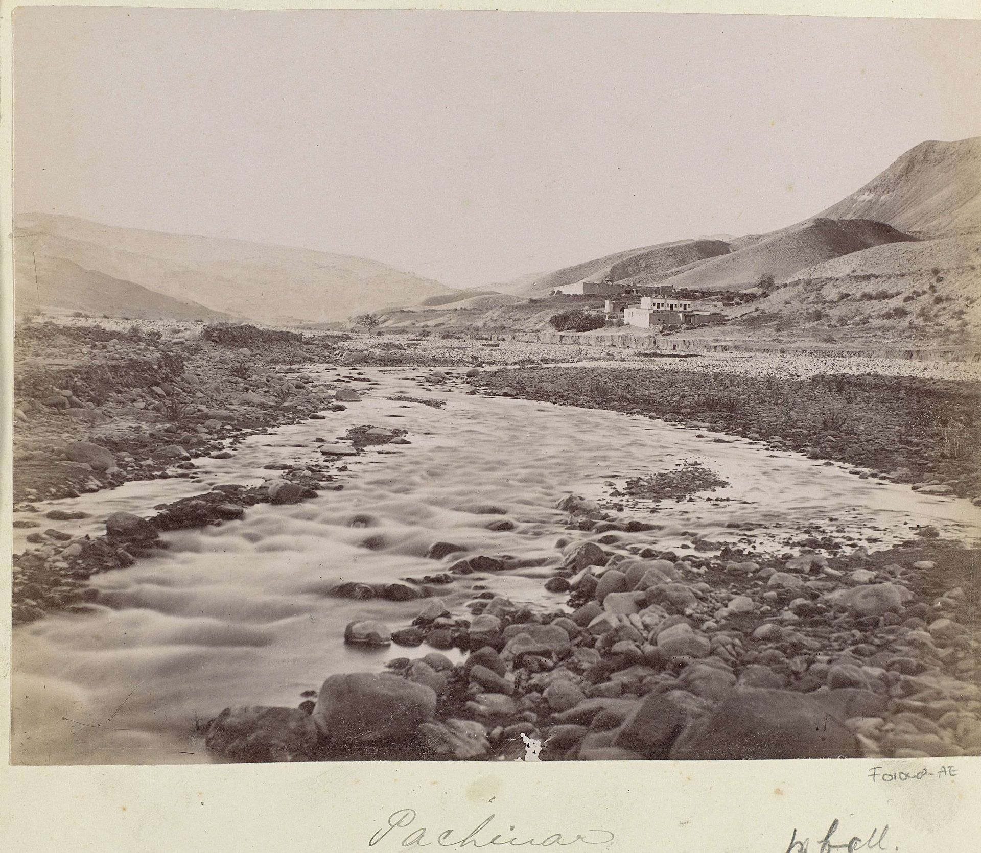 Dorp Pachinar aan een rivier in Perzië - Antoine Sevruguin | Artera ...
