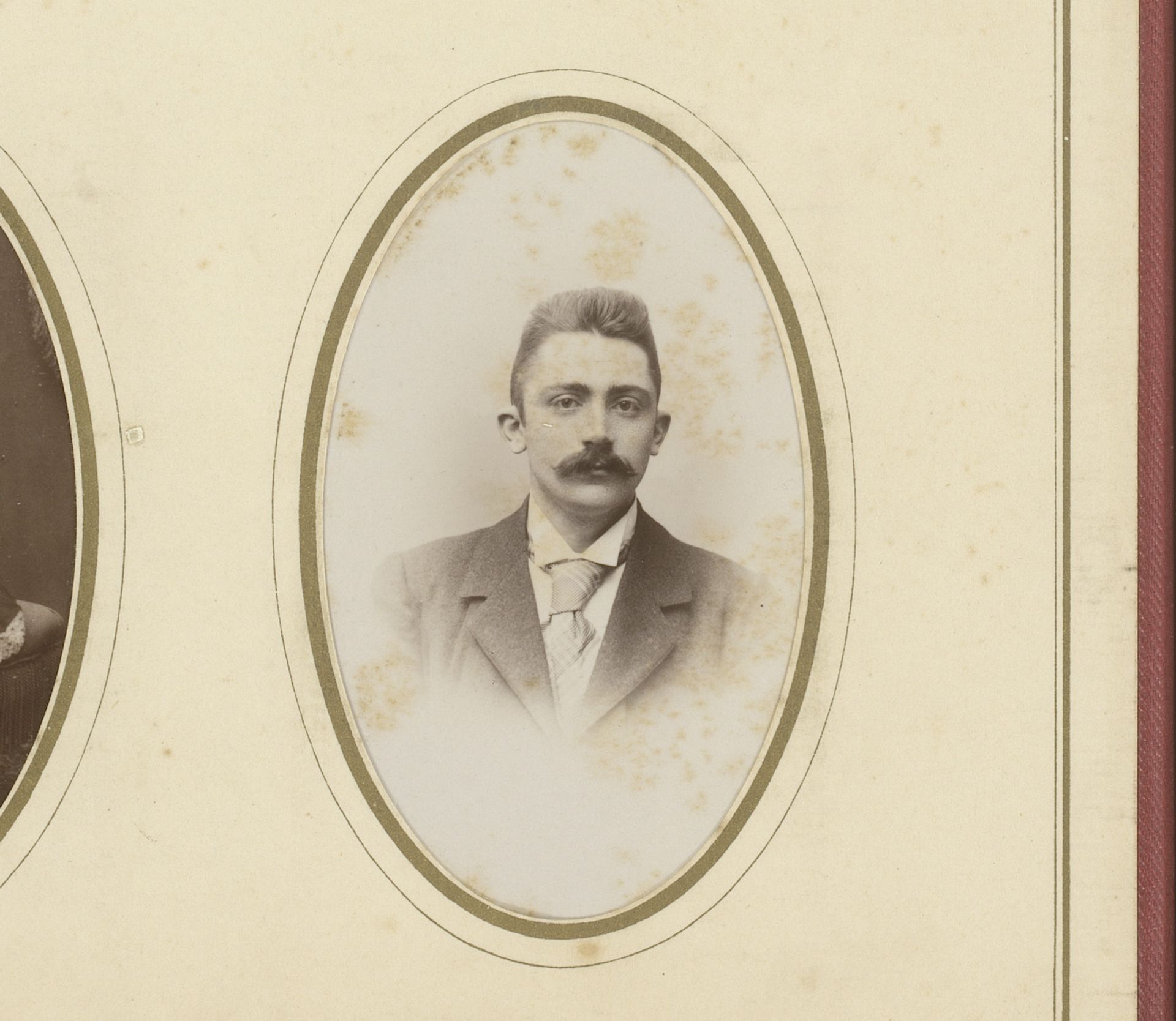 Portret van een man met snor by E. v.d. Kerkhoff