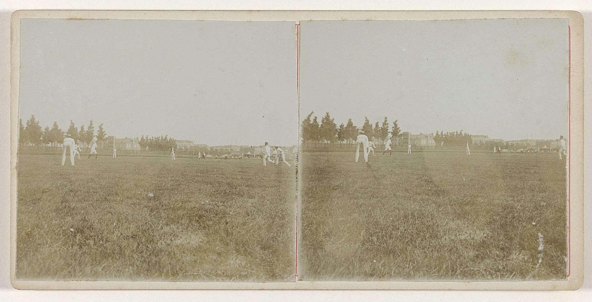Sportactivieteiten op een grasveld by Geldolph Adriaan Kessler