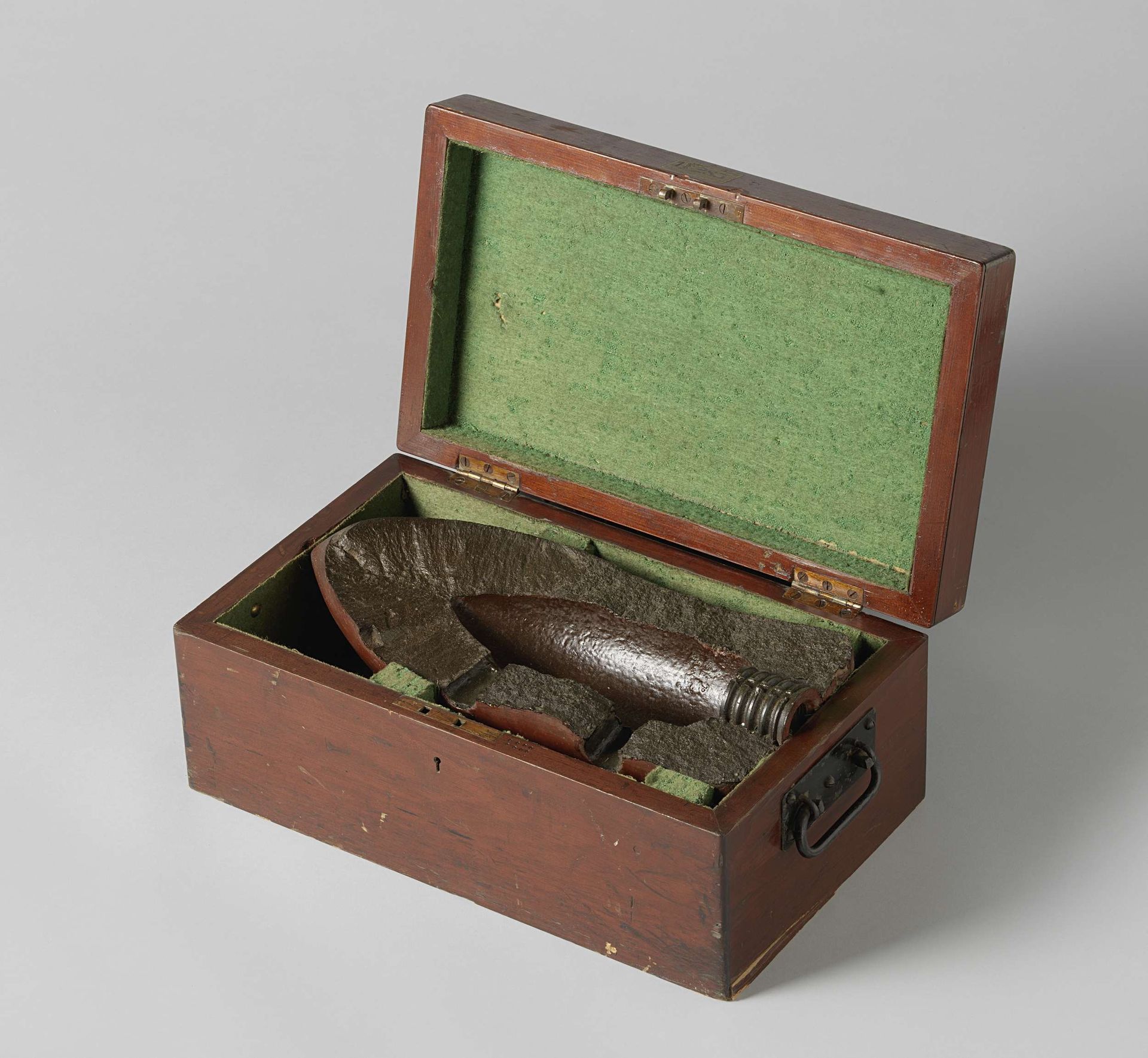 18-cm Palliser Shell in a Wooden Box by Royal Laboratory
