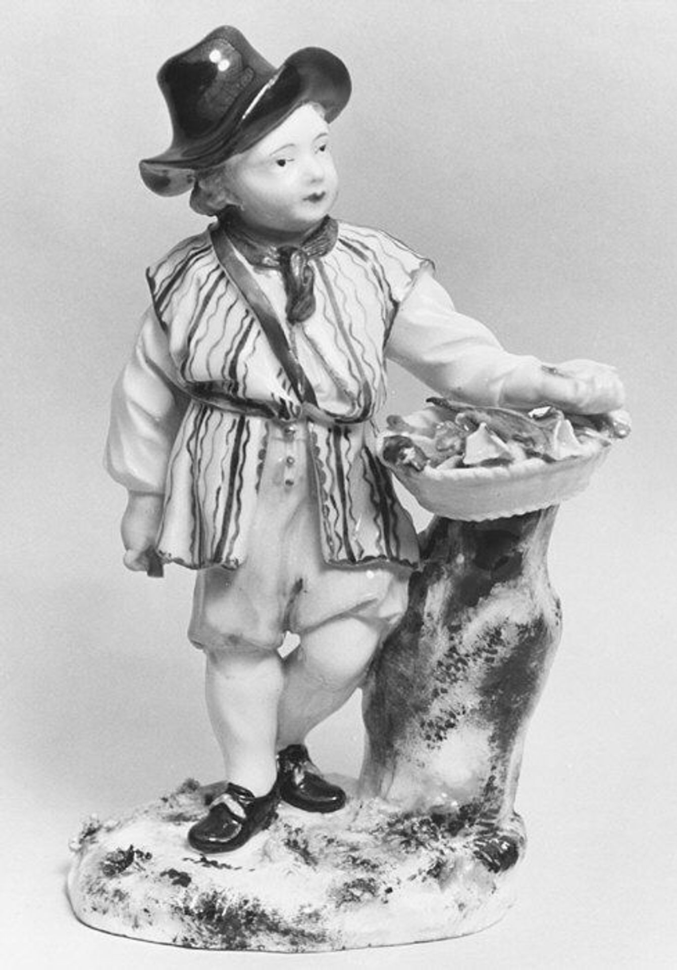 Boy with a basket of flowers by Pfalz-Zweibrücken Porcelain Manufactory