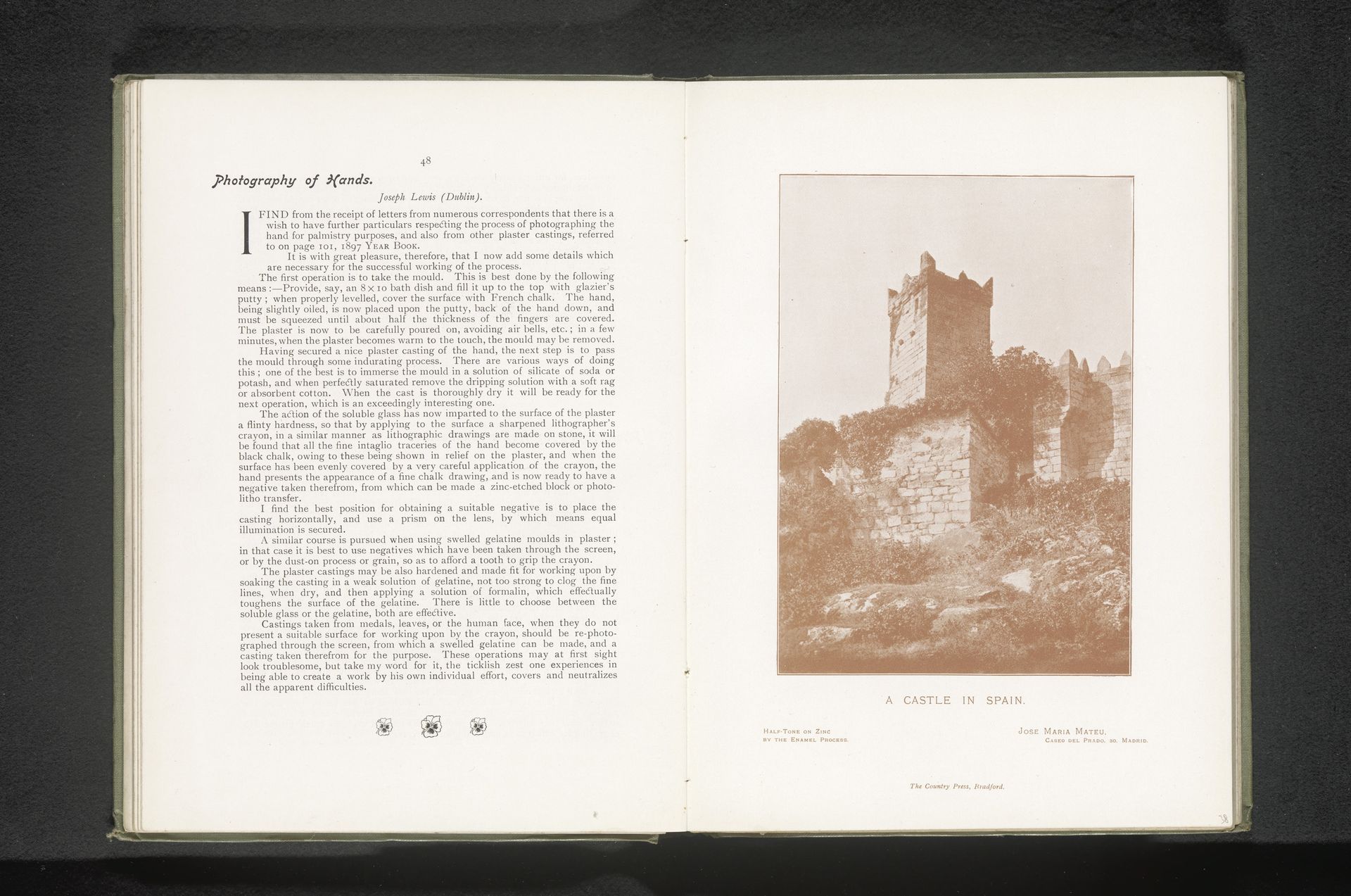 Gezicht op een kasteel te Spanje by Jose Maria Mateu