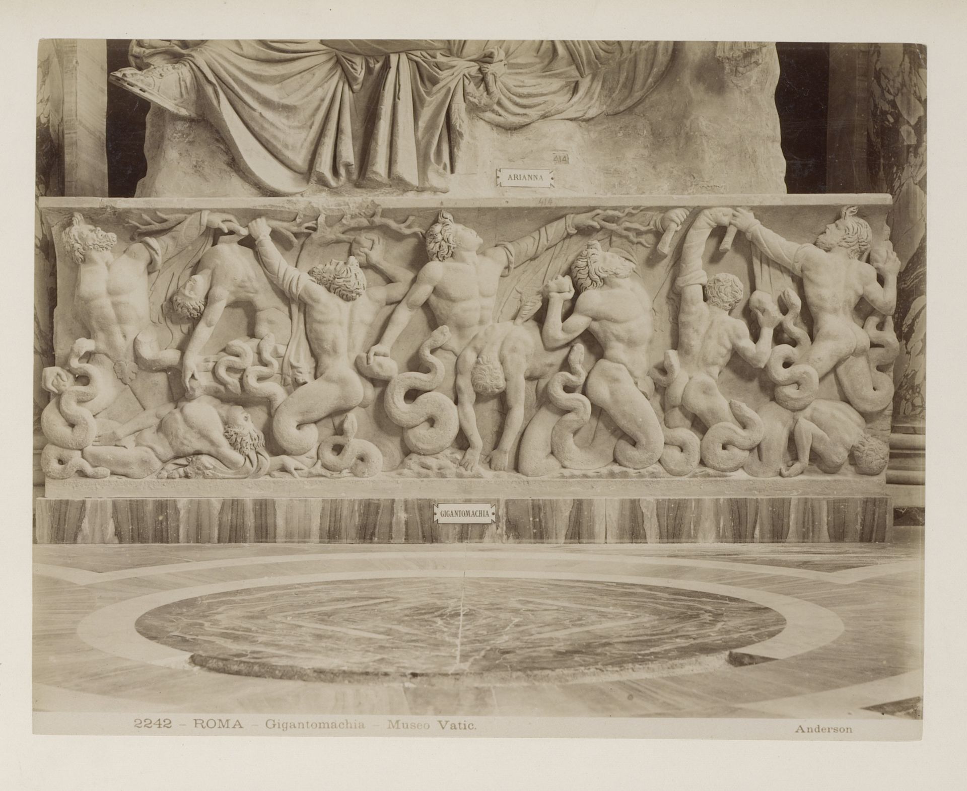 Sculptuur met Gigantomachie, Vaticaan by James Anderson