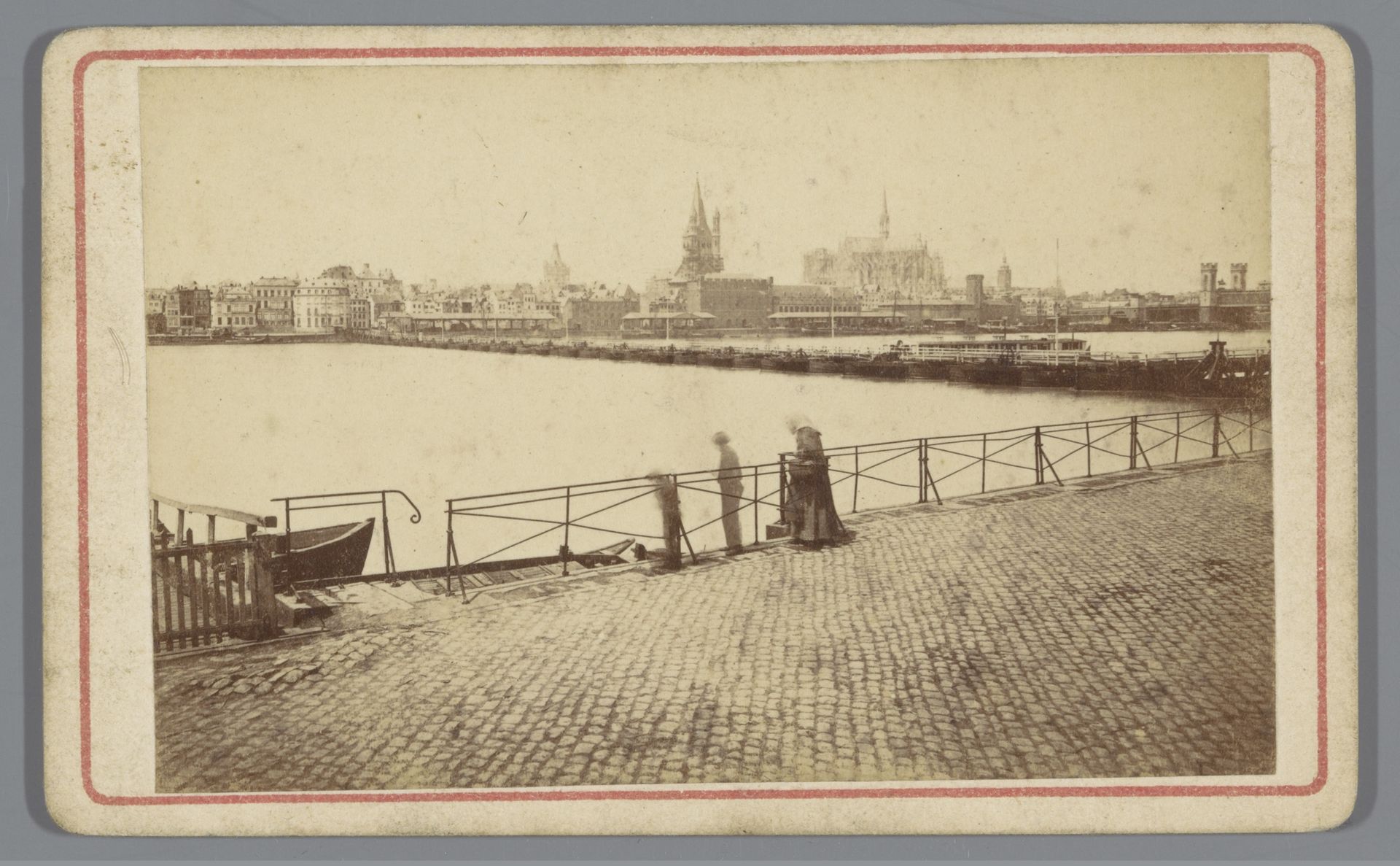 Kade langs de Rijn en de botenbrug bij Keulen, Duitsland by Johann Heinrich Schönscheidt