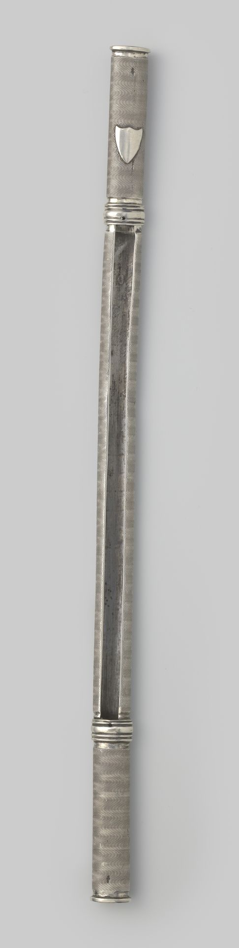 Breinaaldenschede, ovaal, met doorlopend golfpatroon by Martinus van Leeuwen