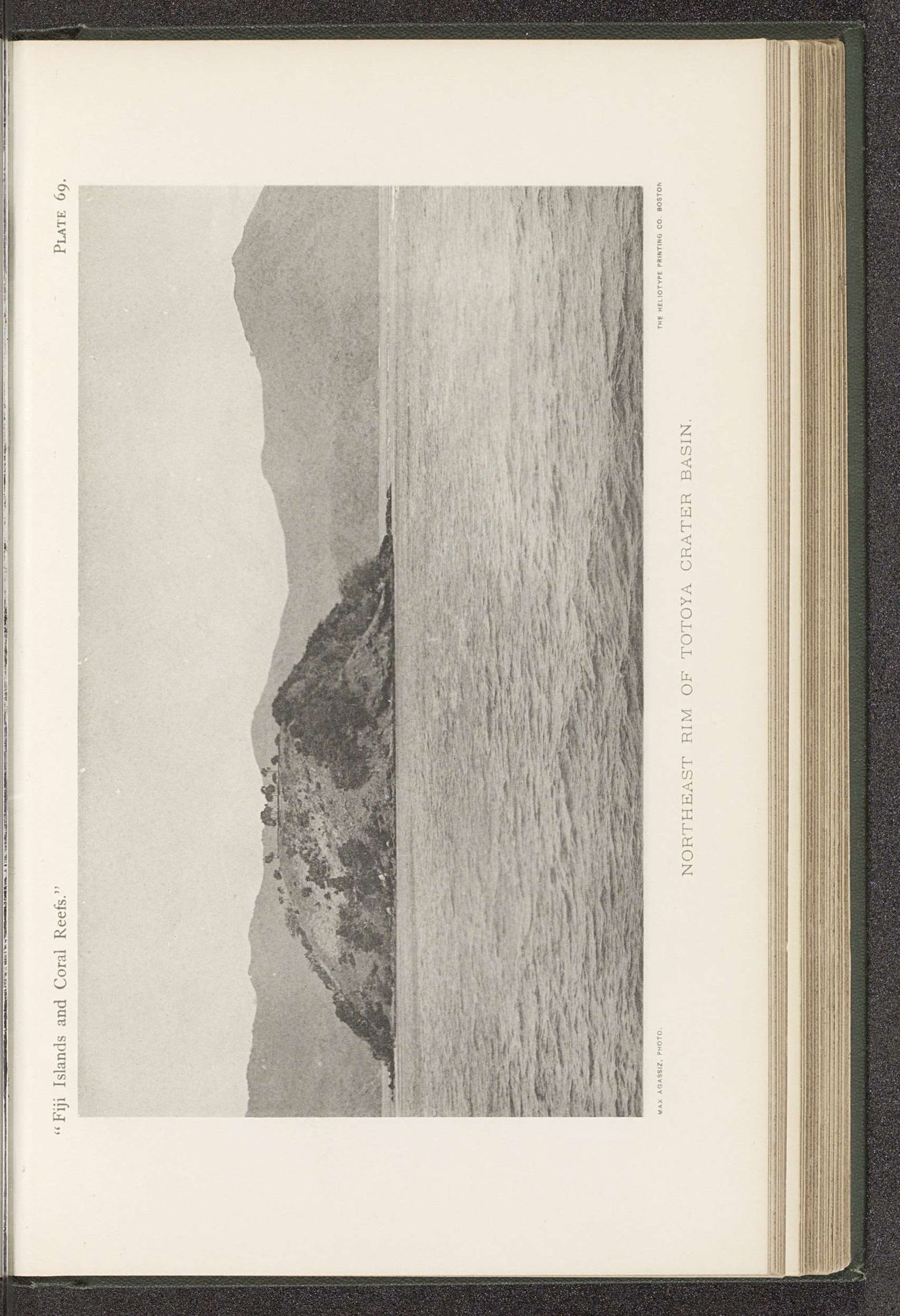 Gezicht op een kraterbekken in de zee bij Totoya by Maximilian Agassiz
