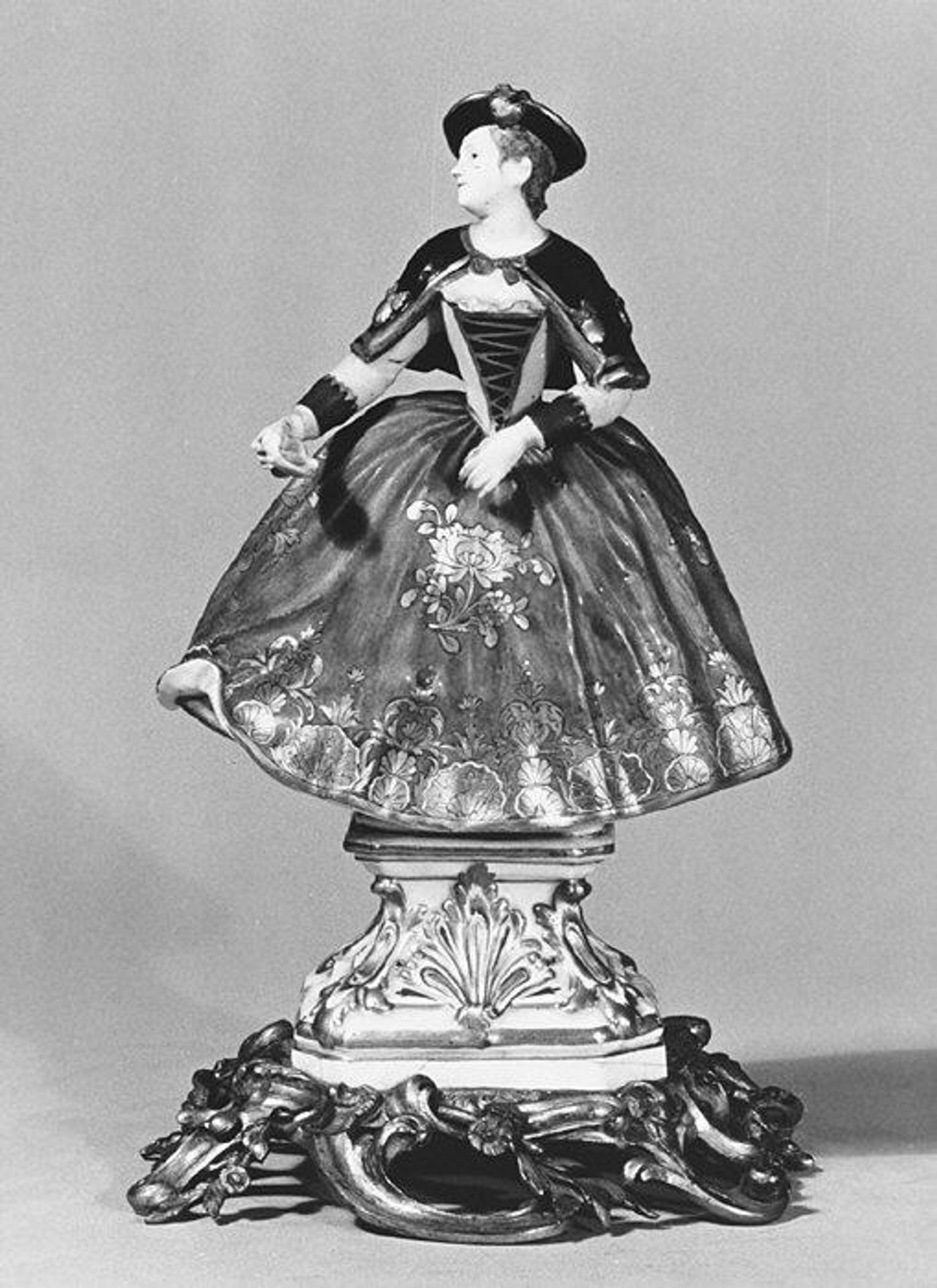 Standing woman (one of a pair) by Meissen Manufactory