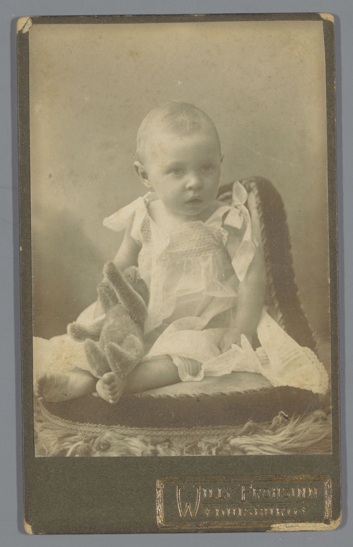 Portret van een onbekende baby by Willy Frohsinn