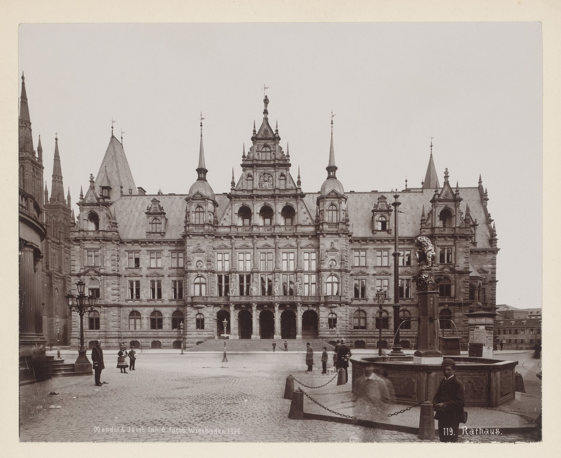 Raadhuis, Wiesbaden, Duitsland by Mondel & Jacob