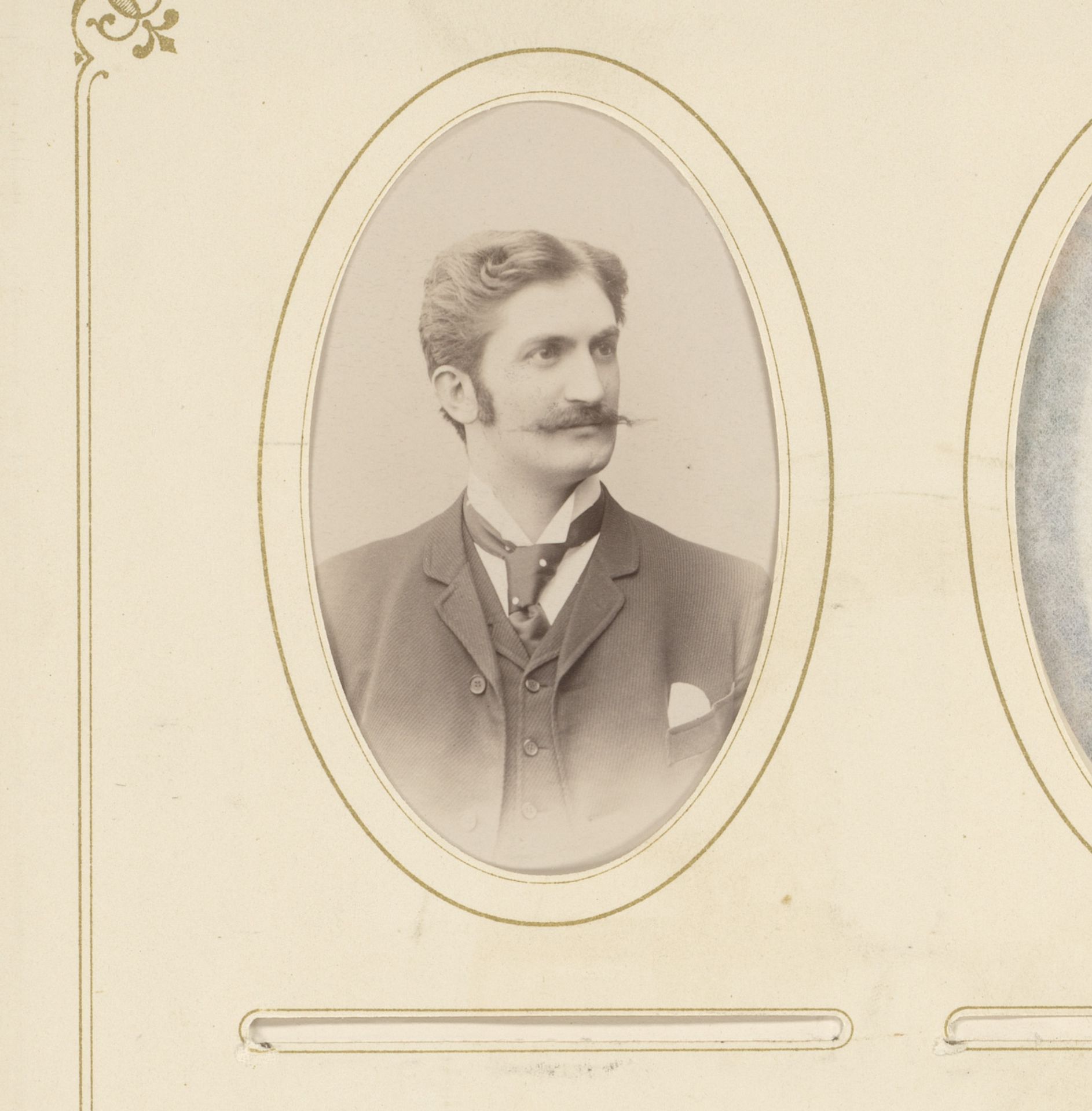 Portret van een man met snor, aangeduid als Bertram Schütze by Wilhelm Höffert