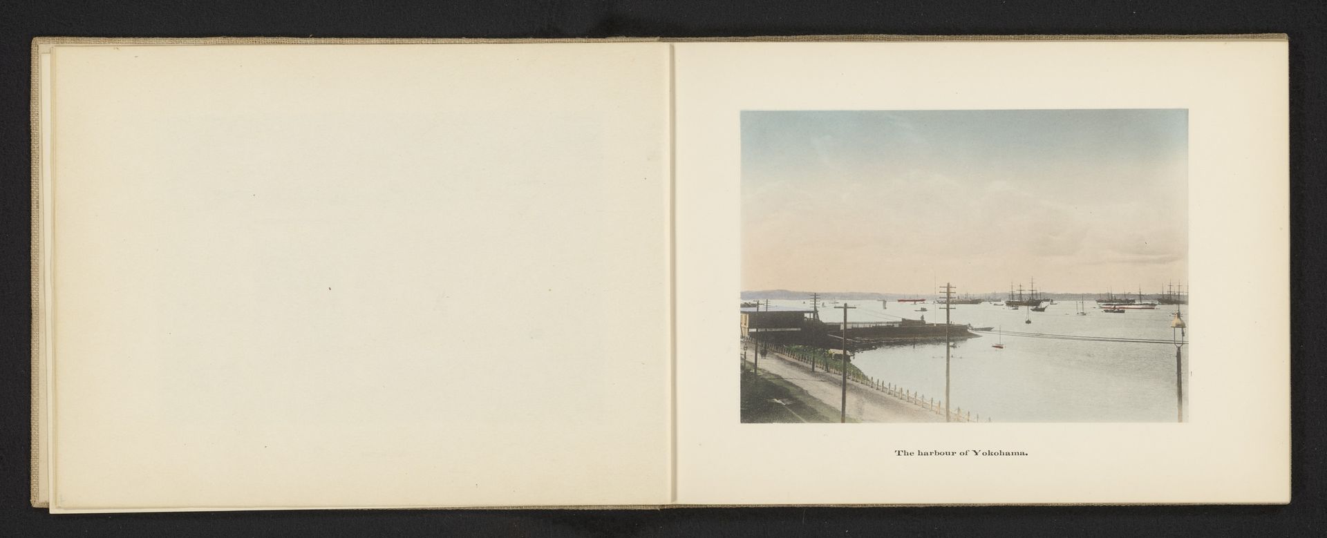 Gezicht op de haven van Yokohama by Kōzaburō Tamamura
