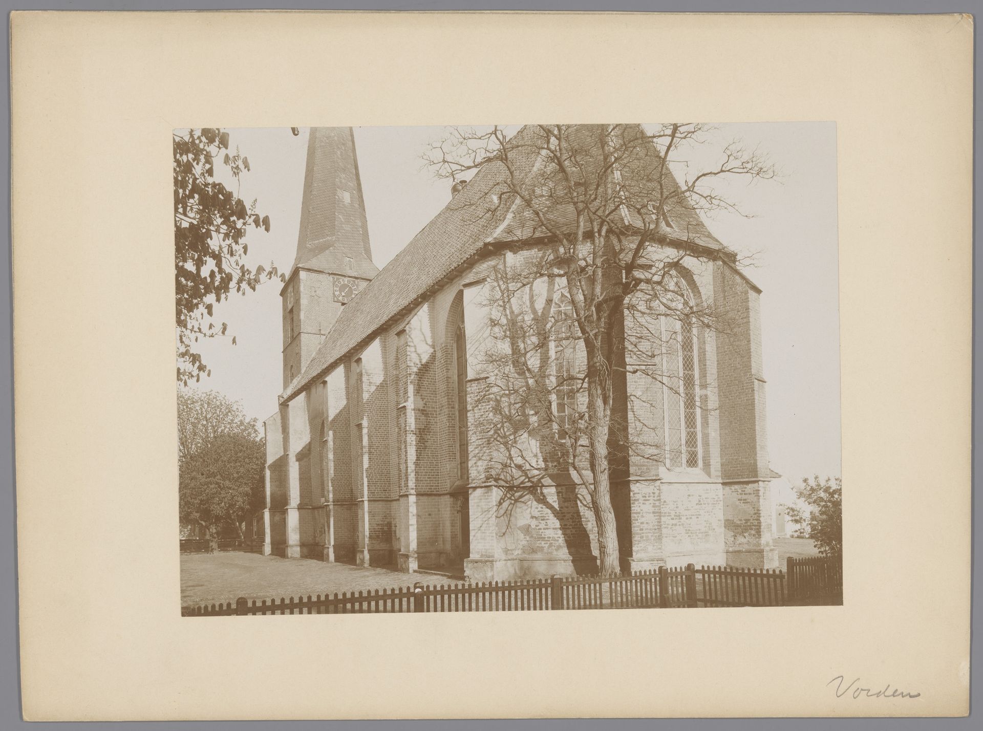 Gezicht op de Dorpskerk of Antoniuskerk te Vorden by anoniem (Monumentenzorg)