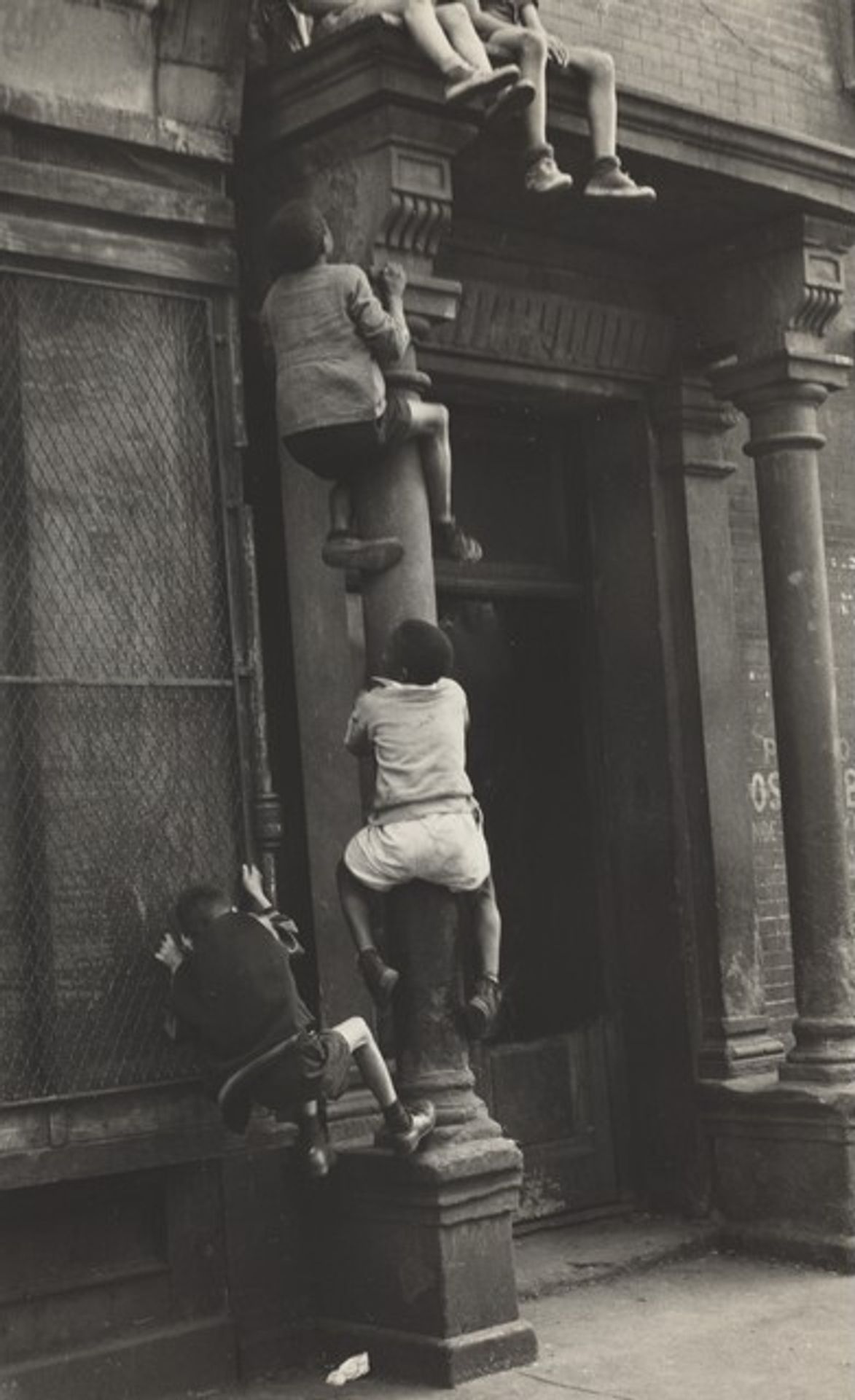 New York by Helen Levitt