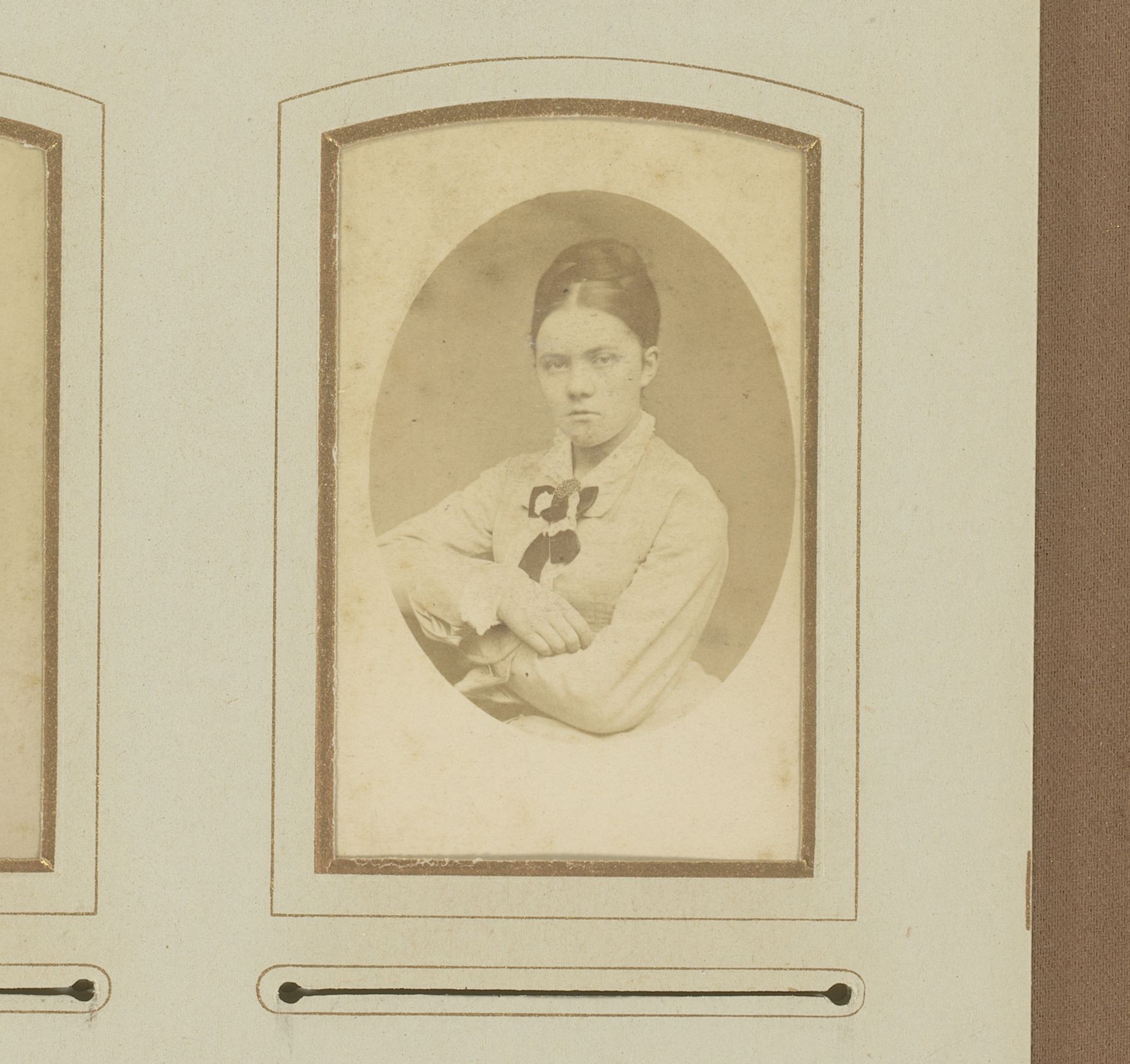 Portret van een zittende vrouw by Hermanus Jodocus Weesing