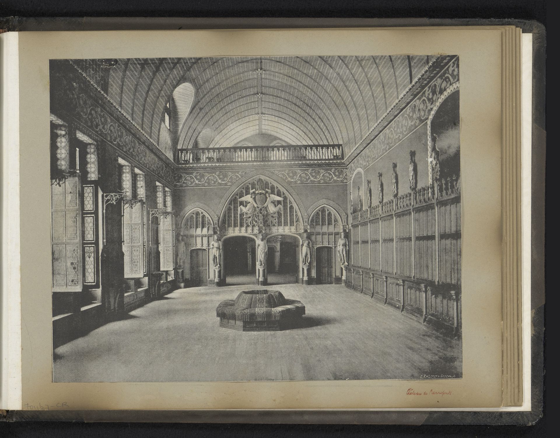 Interieur van het kasteel van Pierrefonds by C. Angerer & Göschl
