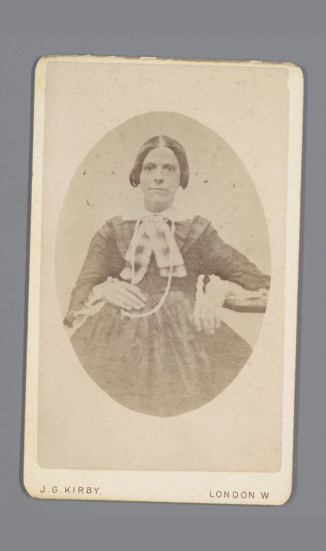 Portret van een onbekende vrouw by John George Kirby