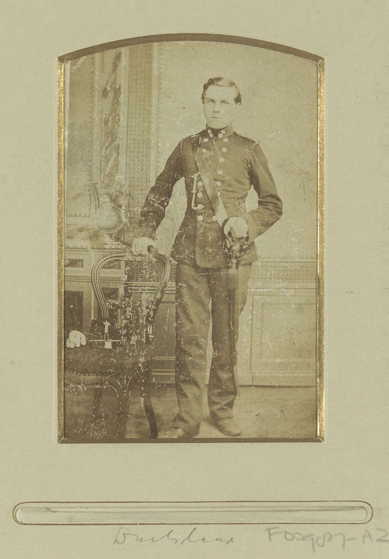 Portret van een (vermoedelijk) Duitse militair, staand by J. Rüesch
