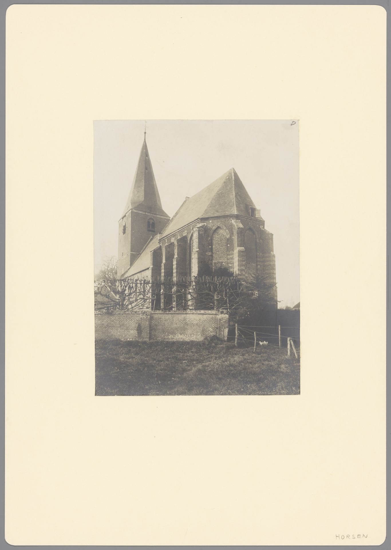 Gezicht op de voormalige Rooms-Katholieke kerk te Horssen by anoniem (Monumentenzorg)