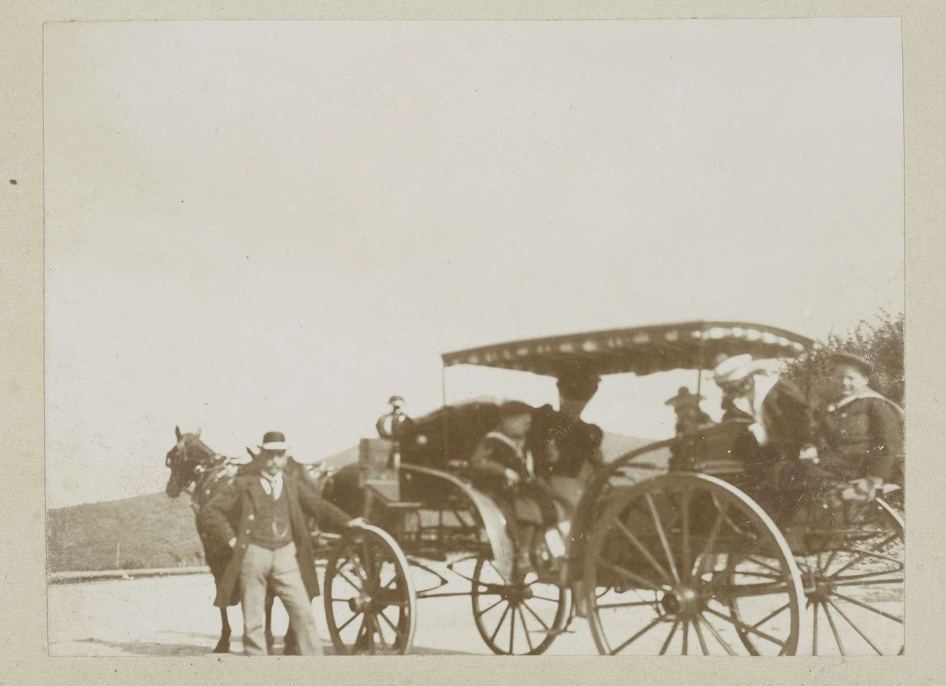 Familie Vermeulen in een rijtuig, Königswinter by David Vermeulen