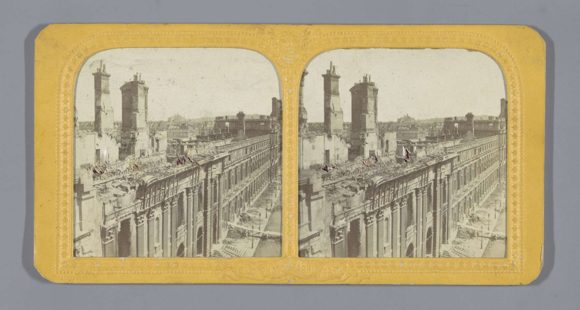 Ruïne van het Palais des Tuileries tijdens de Commune van Parijs in 1871 by Charles Dauvois