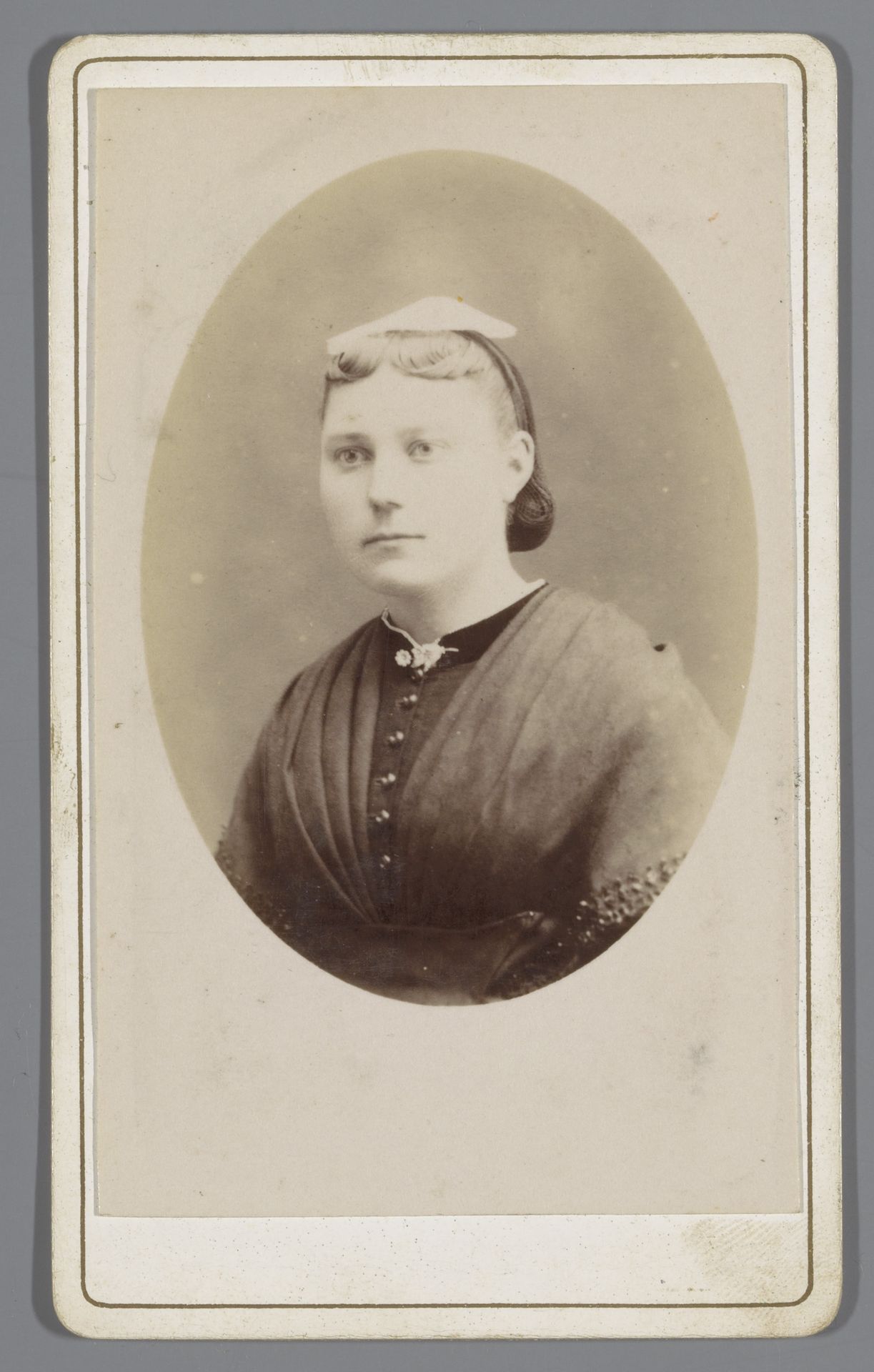 Portret van een onbekende vrouw by Nicolas Aubry
