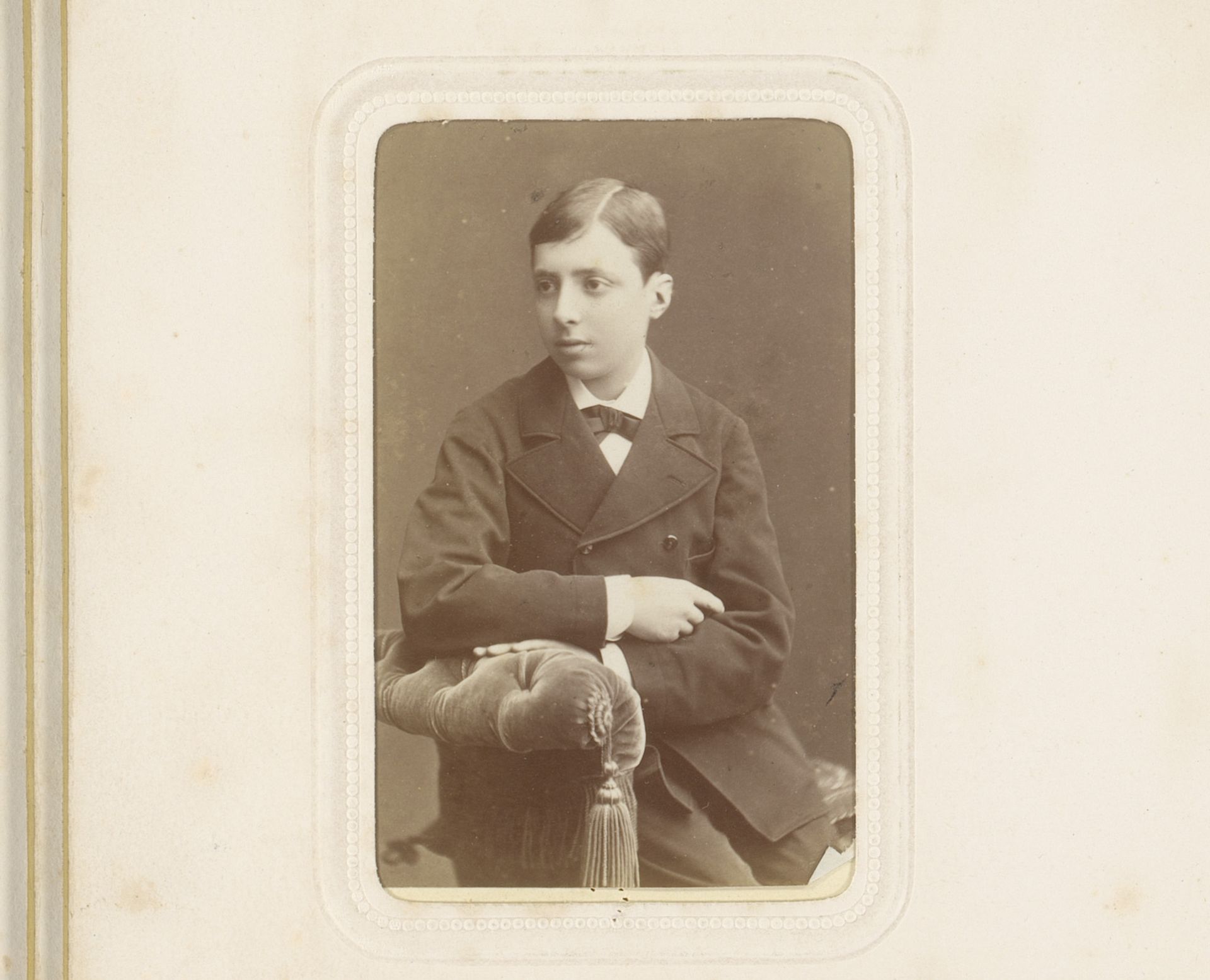 Portret van een zittende jonge man by Michel Berthaud