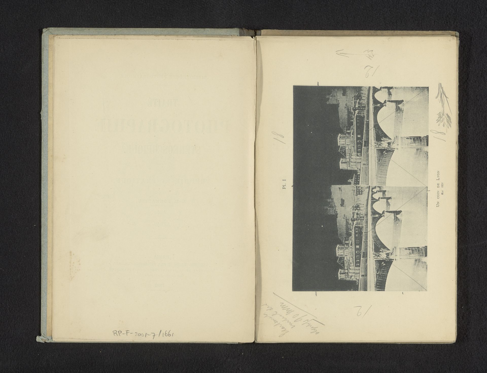 Stereofoto van een gezicht op Lyon in negatief by Adolphe Louis Donnadieu