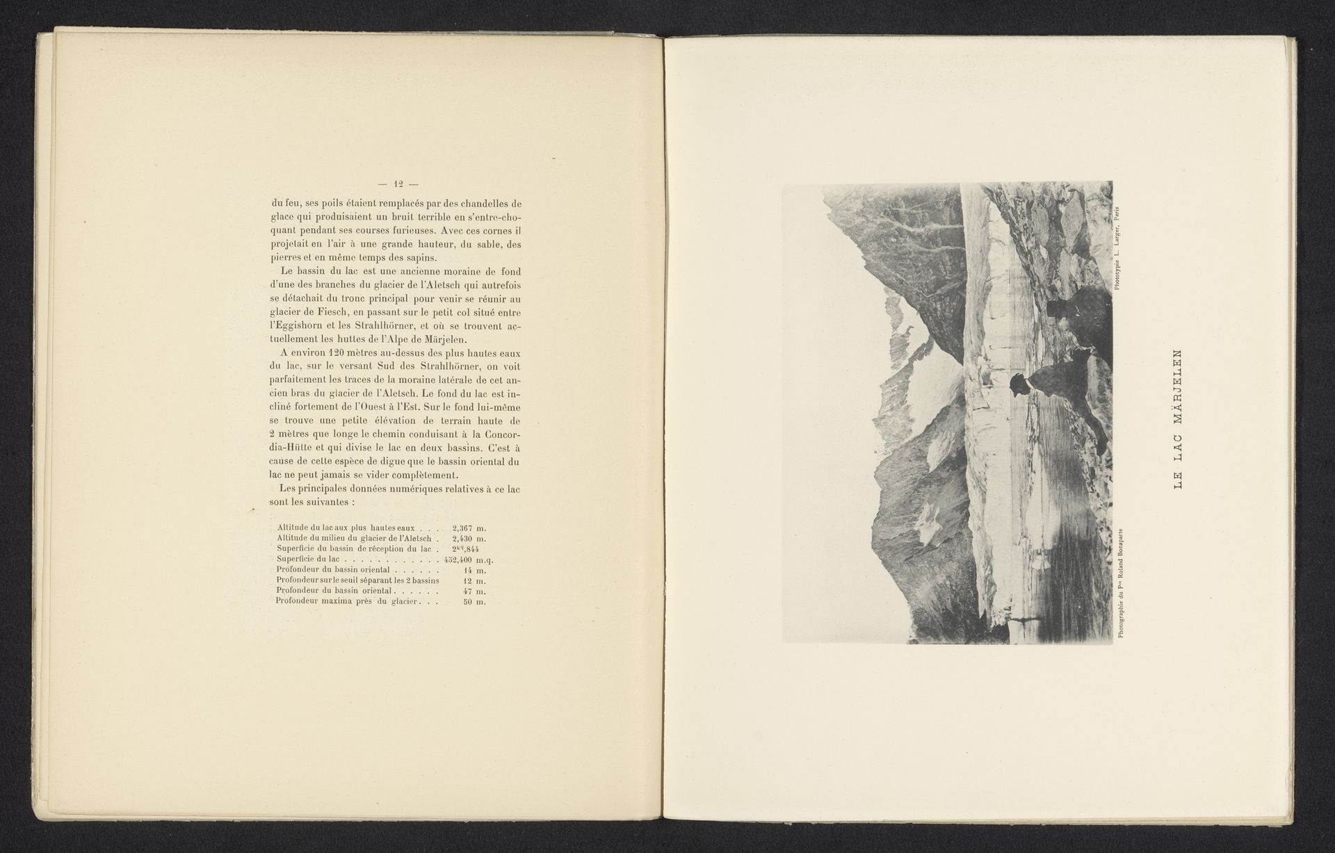 Twee zittende mannen voor de Märjelensee te Zwitserland by Roland Napoleon Bonaparte