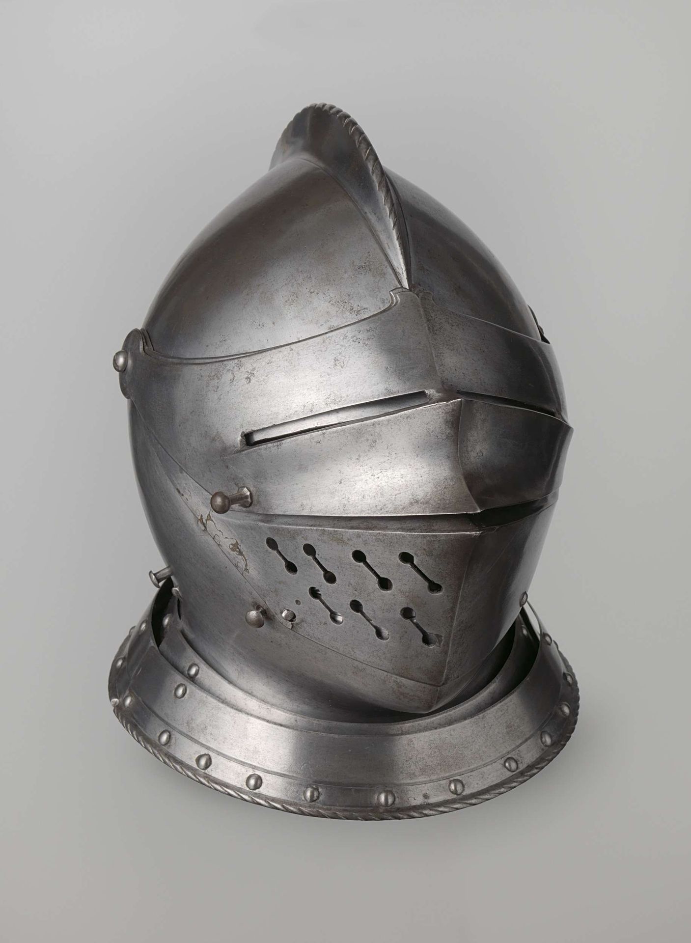 Ruiterhelm behorend bij de wapenrusting, vermoedelijk gedragen door den ridder Pankraz von Freyberg by Anonymous